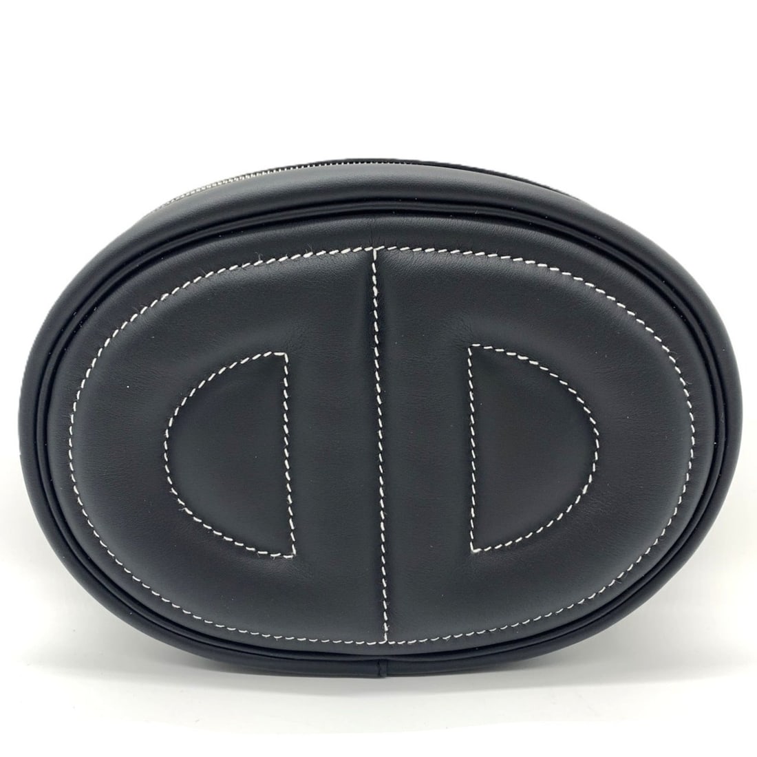 Hermes Hermès In the Loop W-stamped Black Swift Shoulder Bag for Women: --- Catalog ---Category: SizeWeight: 237g / 8.35oz.Size (HxWxD): 13cm x 20cm x 4.5cm / 5.11'' x 7.87'' x 1.77''Strap Length: 37cm / 14.56''Category: DesignType: Shoulder bag, Sling bagColor: