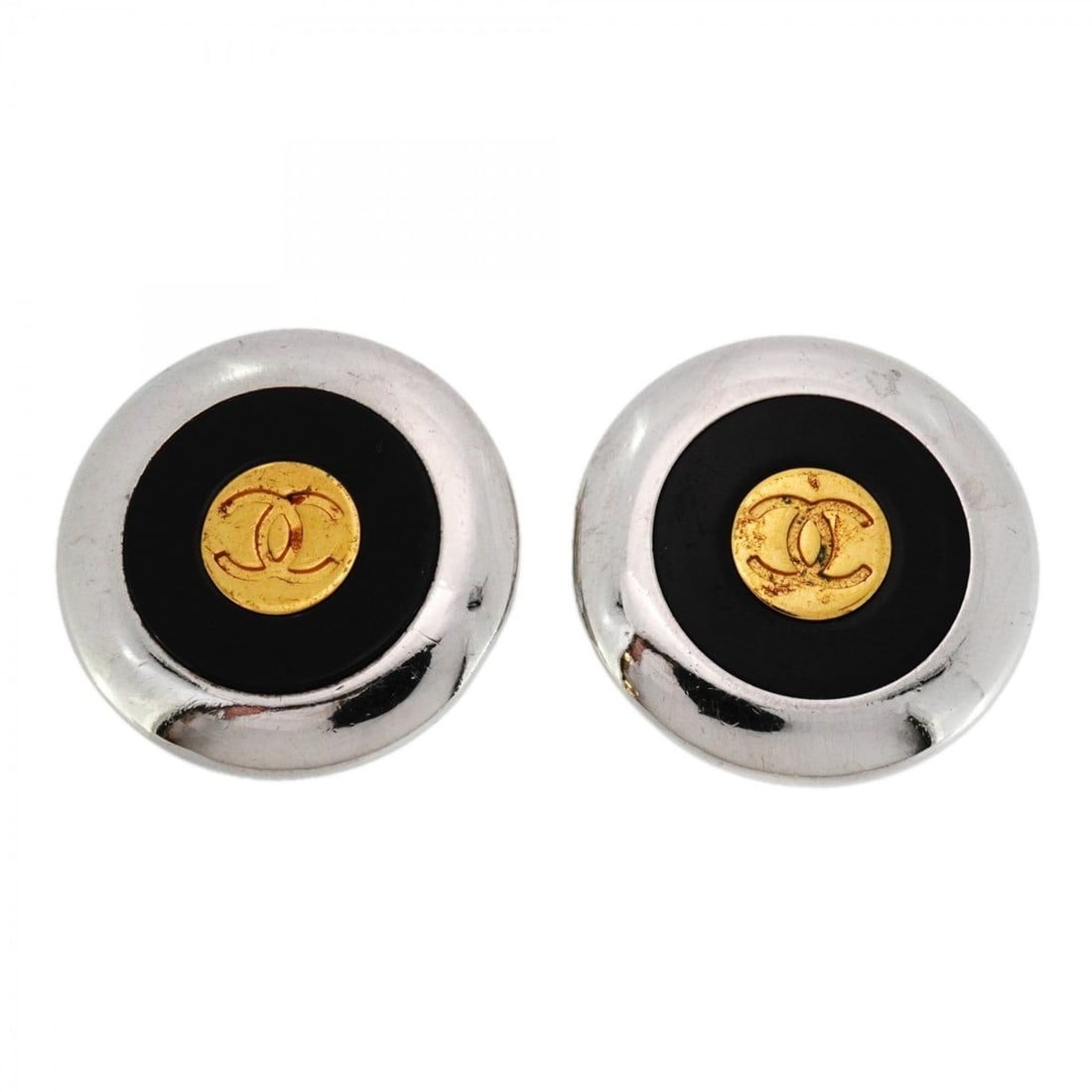 Chanel Coco Mark Circle Metal Earrings in Gold, Silver, and Black for Women: --- Catalog ---Category: SizeSize (HxWxD): 29.30mm x 29.40mm / 1.15'' x 1.16''Category: DesignType: Clip earringsColor: Black, Gold, SilverGender: WomenMaterial: MetalCategory: GeneralBrand: Chanel---
