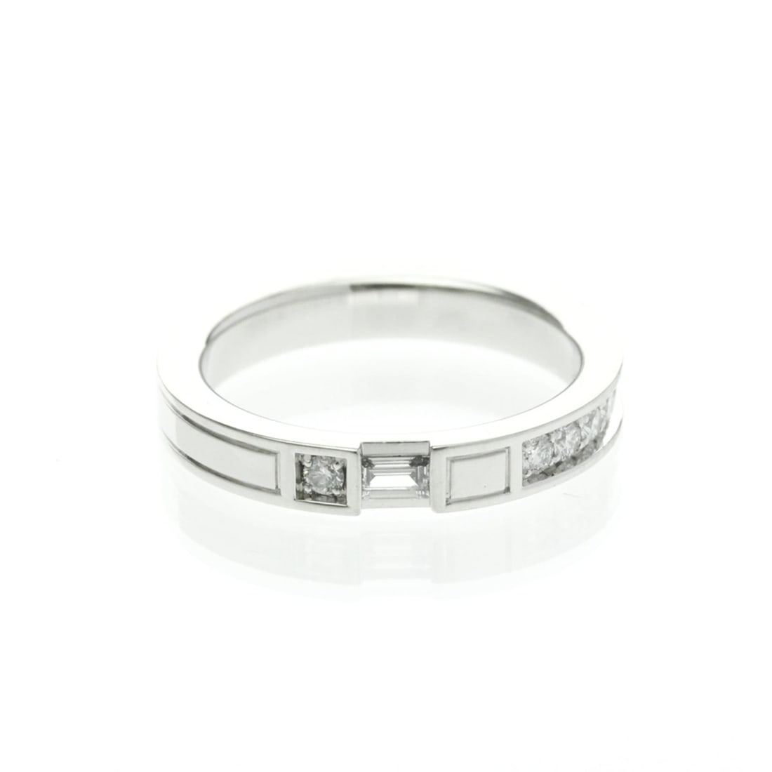 Harry Winston Traffic Accent Ring Platinum Fashion Diamond Band Ring Silver: --- Catalog ---Category: SizeWidth: 3mm / 0.12''Weight: 5.9g / 0.2oz.JP Size: 8US Size: 4.5Category: DesignType: Band ringColor: SilverMetal: PlatinumStone: DiamondStyle: FashionGender: Men,WomenMater