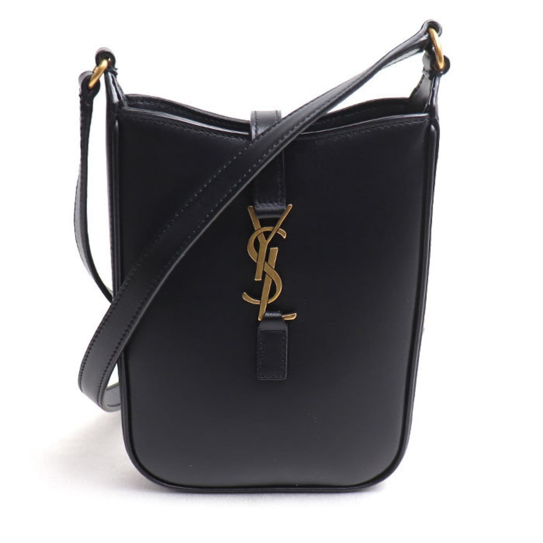 SAINT LAURENT Mini Vertical Shoulder Bag Black 735214 Women's: --- Catalog ---Category: SizeSize (HxWxD): 17cm x 13.5cm x 3.5cm / 6.69'' x 5.31'' x 1.37''Category: DesignType: Shoulder bagColor: BlackGender: WomenMaterial: Leather Hardware Color: GoldCategory: Ge