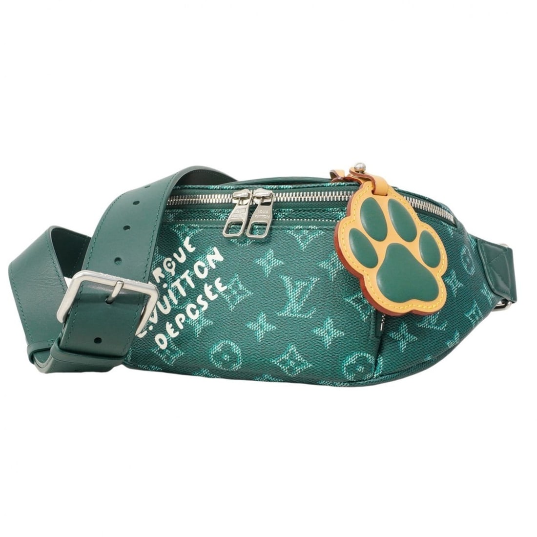 Louis Vuitton Rush Bum Bag M12867 Green Men's: --- Catalog ---Category: SizeSize (HxWxD): 16cm x 32cm x 3cm / 6.29'' x 12.59'' x 1.18''Category: DesignType: Sling bagColor: GreenGender: MenCategory: GeneralMPN: M12867Brand: Louis Vuitton--- Item L