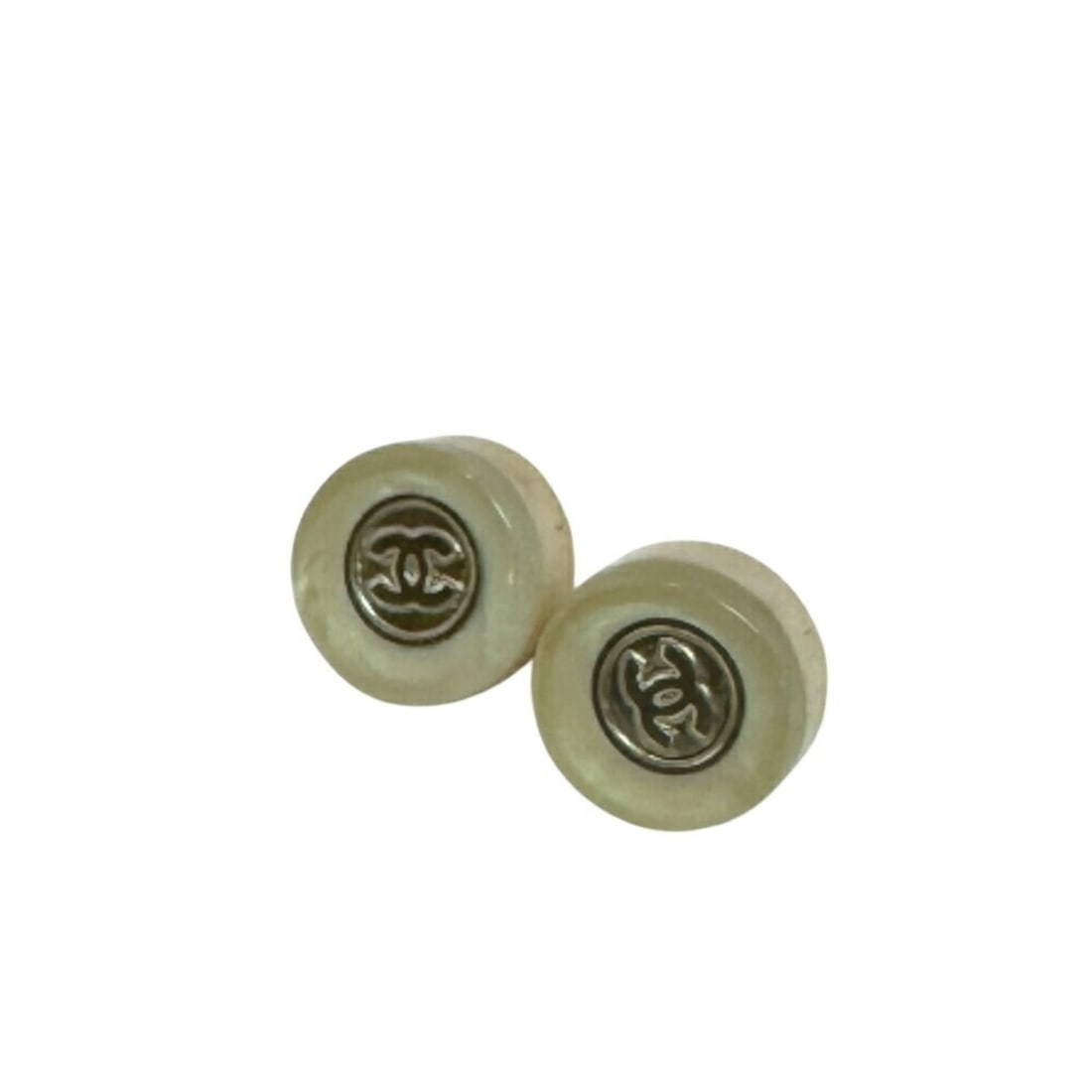 CHANEL Coco Mark Earrings in White: --- Catalog ---Category: SizeSize (HxWxD): 1.70mm x 1.00mm / 0.07'' x 0.04''Category: DesignColor: WhiteGender: WomenMaterial: PlasticCategory: GeneralBrand: Chanel--- Item List ---Section:
