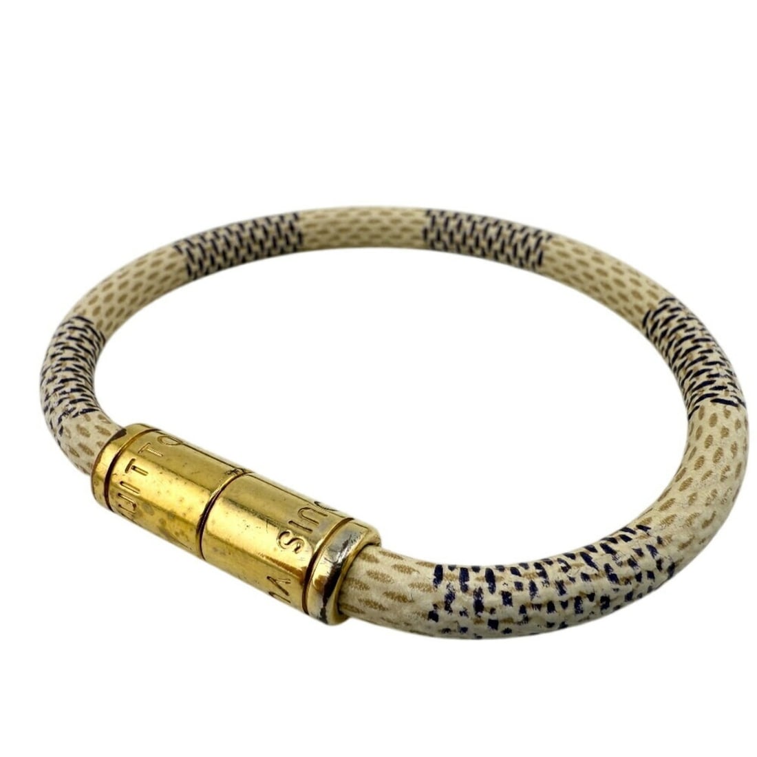 LOUIS VUITTON M6138E Keep It Bangle Damier Azur Bracelet in White: --- Catalog ---Category: SizeWidth: 5mm / 0.19''Total Length: 18cm / 7.08''Category: DesignType: BangleColor: WhiteGender: Women,MenMaterial: LeatherCategory: GeneralMPN: M6138EBrand: Louis