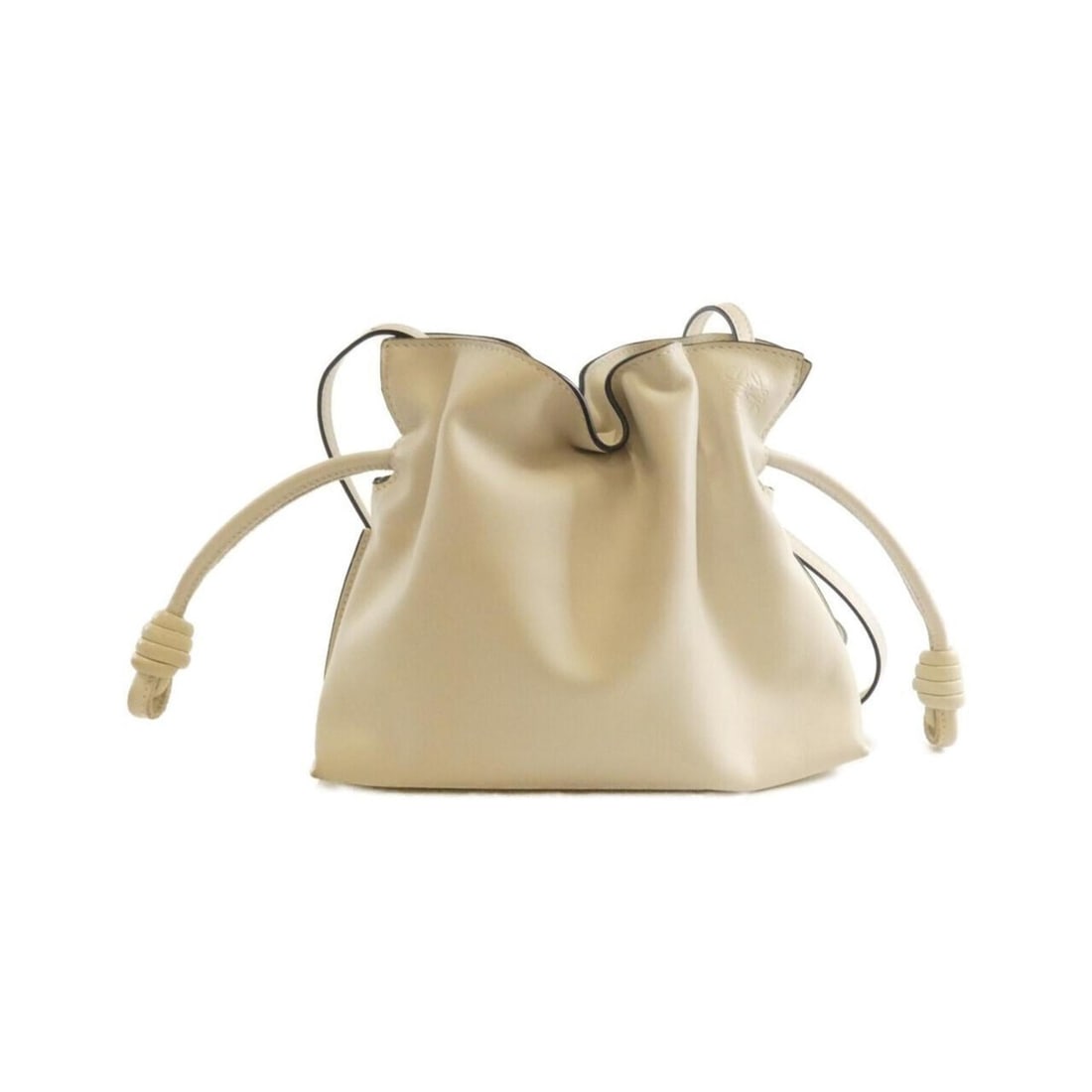Loewe Flamenco Clutch Mini A411FC2X17 Handbag: --- Catalog ---Category: SizeSize (HxWxD): 18cm x 23cm x 7cm / 7.08'' x 9.05'' x 2.75''Category: DesignType: HandbagColor: WhiteGender: WomenMaterial: Leather Leather/Fur Type: CalfskinCategory: