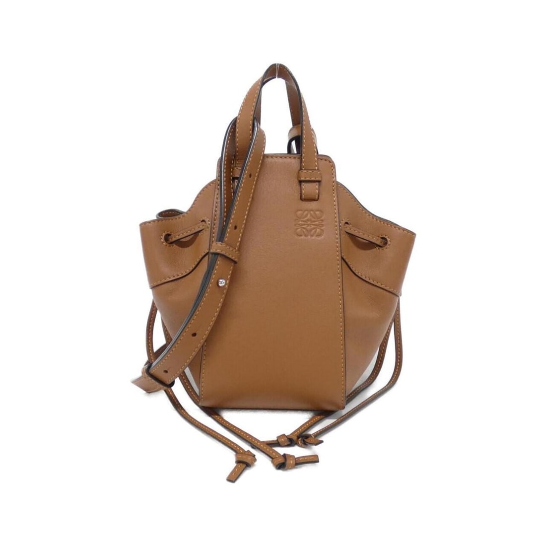 Loewe Hammock Drawstring Mini 314 30 V07 Shoulder Bag: --- Catalog ---Category: SizeSize (HxWxD): 19cm x 21cm x 17cm / 7.48'' x 8.26'' x 6.69''Category: DesignType: Shoulder bagColor: BrownGender: WomenMaterial: Leather Hardware Color: SilverLeather/Fur