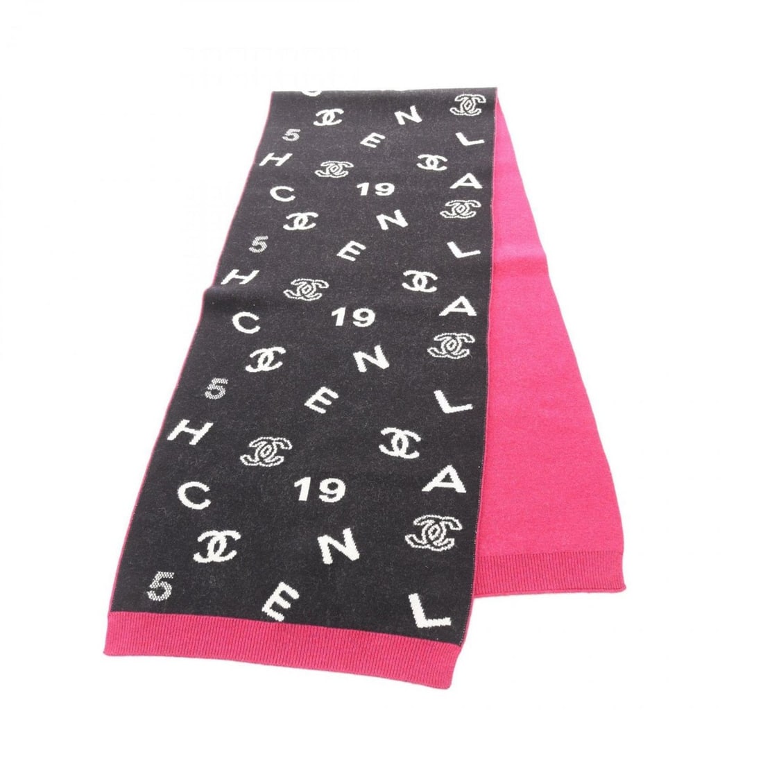 Chanel Coco Mark Scarf, Cashmere and Elastane, Women's, Black, White, Pink: --- Catalog ---Category: SizeSize (LxW): 1.85m x 37.5cm / 72.83'' x 14.76''Category: DesignType: StoleColor: Black, Pink, WhiteGender: WomenMaterial: Cashmere Category: GeneralBrand: Chanel--- Item Li