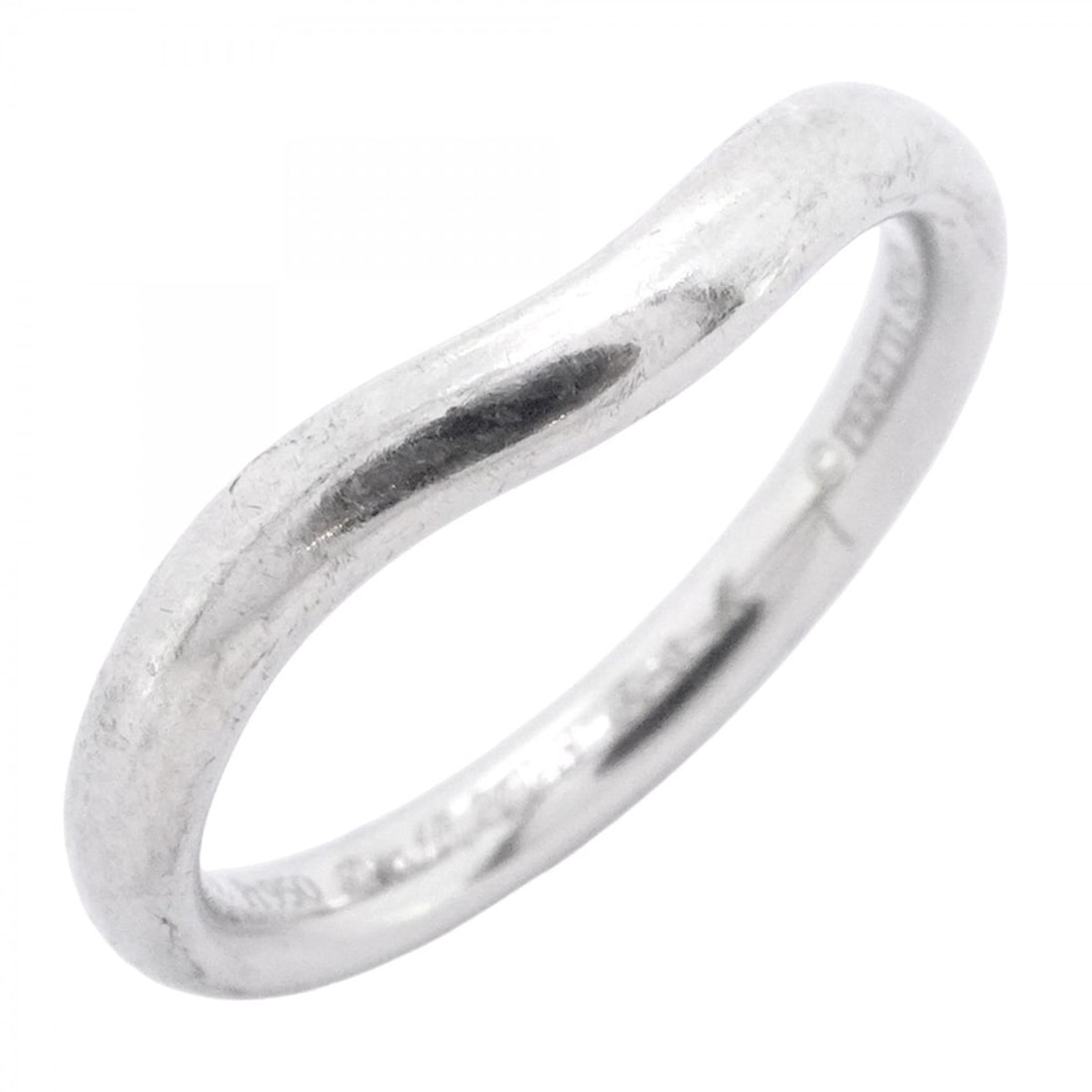 Tiffany ring with curved band, Pt950 platinum, size 5, for women: --- Catalog ---Category: SizeJP Size: 5US Size: 3.5Category: DesignType: Band ringGender: WomenMaterial: Platinum 950Category: GeneralBrand: Tiffany--- Item List ---Section: ConditionRanking: Rank AB