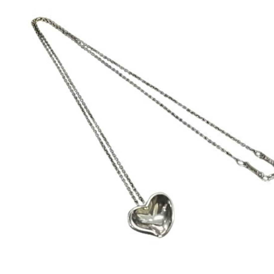 TIFFANY & Co. Elsa Peretti Carved Heart Necklace - Silver SV925 for Women: --- Catalog ---Category: SizePendant Size: 12mm x 14mm / 0.47'' x 0.55''Neck Circumference: 42.2 cm / 16.61''Category: DesignColor: SilverGender: WomenMaterial: Silver 925Pendant Type: PendantNecklace