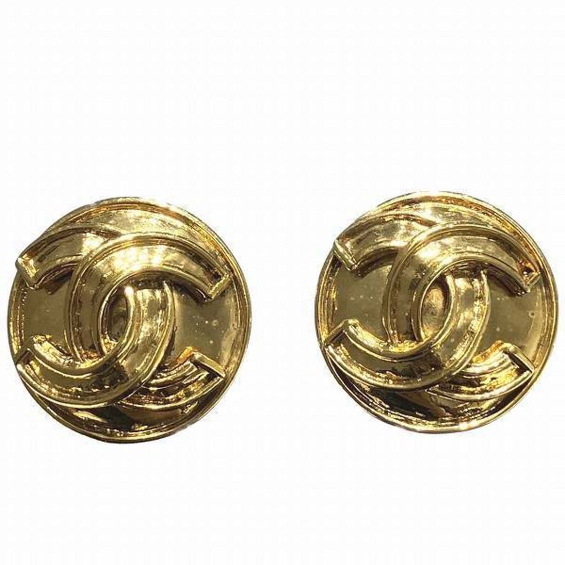 CHANEL Coco Mark M93724 94P Earrings for Women: --- Catalog ---Category: SizeSize (HxWxD): 23.50mm x 23.50mm / 0.93'' x 0.93''Category: DesignType: Clip earringsColor: GoldGender: WomenMaterial: Gold platingCategory: GeneralMPN: 94PBrand: Chanel---