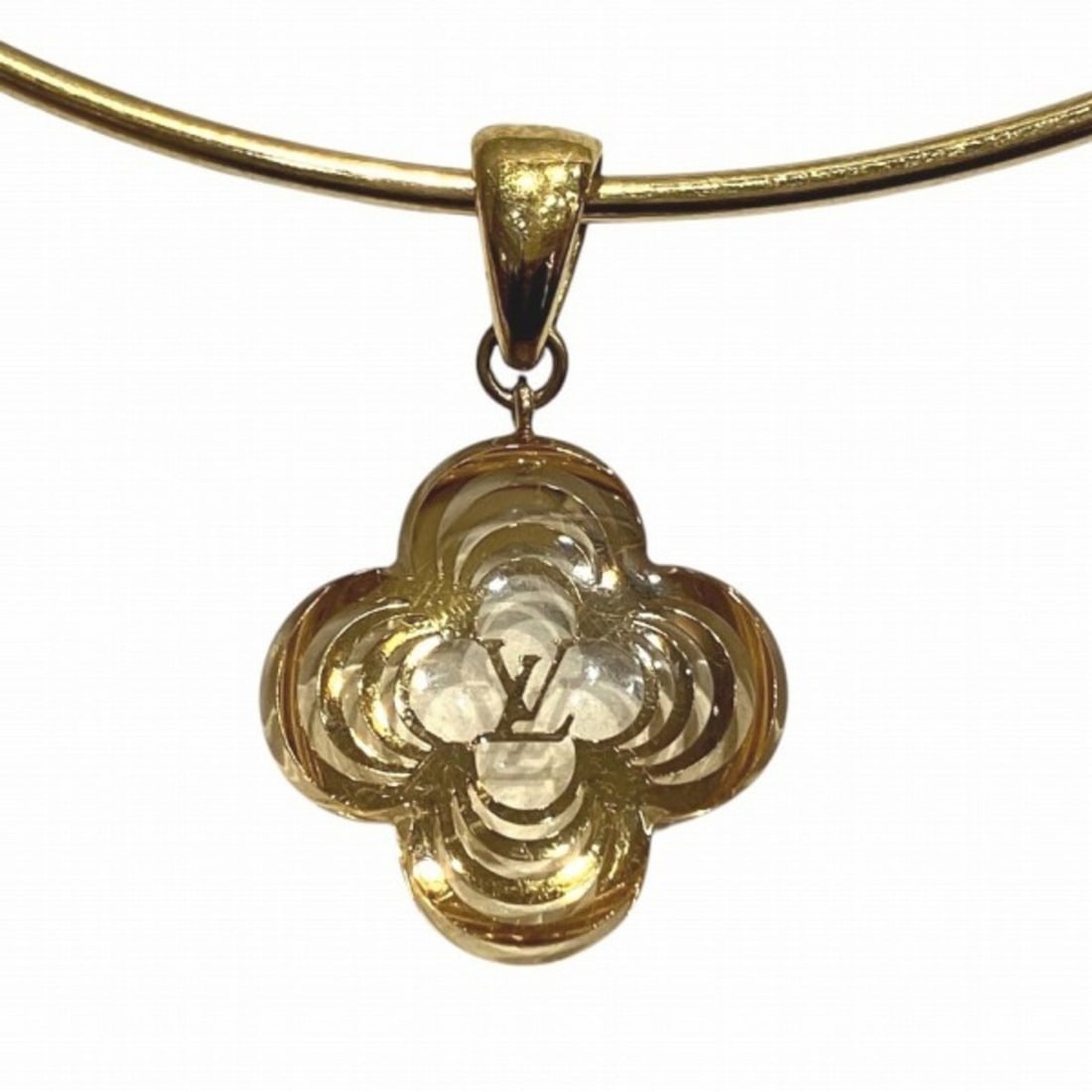 Louis Vuitton Collier Ala Folie M65829 Floral Choker Necklace for Women: --- Catalog ---Category: SizePendant Size: 25mm x 25mm / 0.98'' x 0.98''Neck Circumference: 43 cm / 16.92''Category: DesignColor: GoldGender: WomenMaterial: Metal, PlasticNecklace Type: ChokerCategory