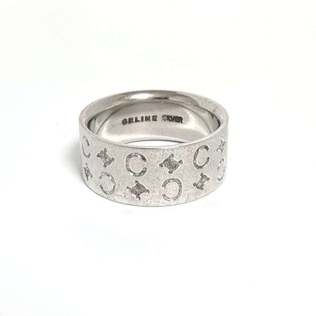 Celine Men's Macadam Logo Wide Ring in Silver: --- Catalog ---Category: SizeJP Size: 18US Size: 9Category: DesignType: Band ringGender: MenMaterial: SilverCategory: GeneralBrand: Celine--- Item List ---Section: ConditionRanking: Rank AB Used - Tra
