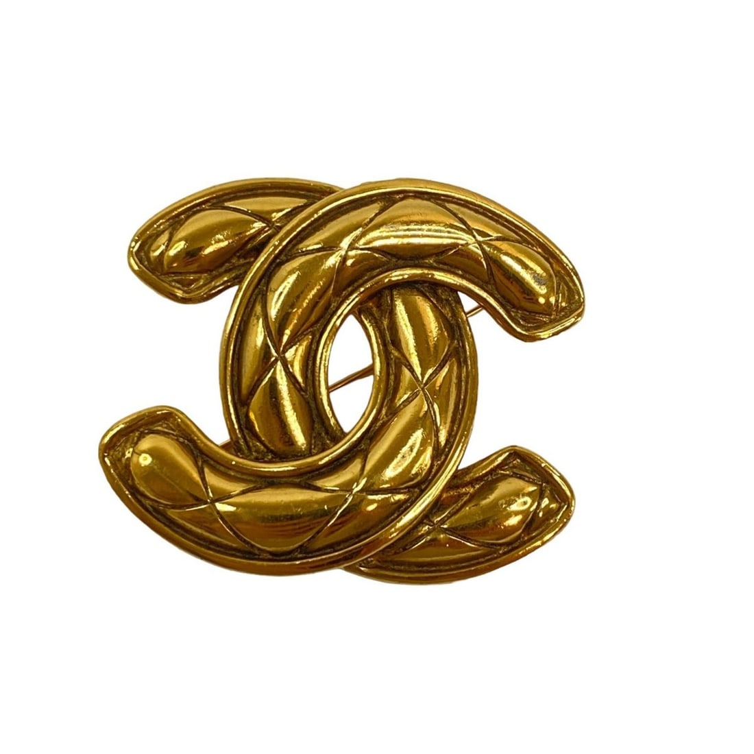 CHANEL Women's Matelasse Coco Mark Brooch, Gold, Vintage: --- Catalog ---Category: SizeSize (HxWxD): 5cm x 6cm / 1.96'' x 2.36''Category: DesignType: BroochColor: GoldGender: WomenCategory: GeneralBrand: Chanel--- Item List ---Section: ConditionRanking: Rank