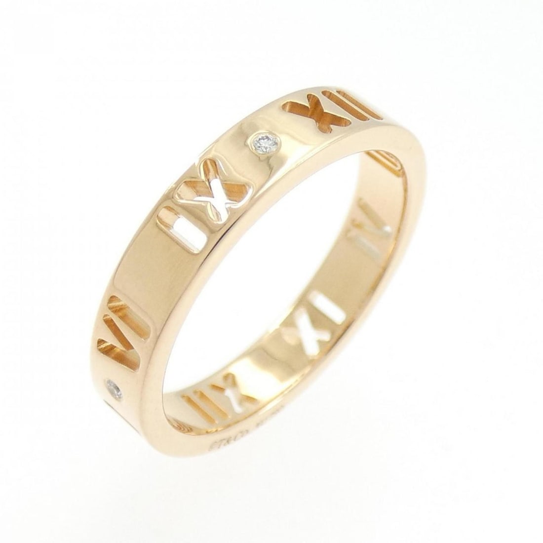 Tiffany Atlas Ring: --- Catalog ---Category: SizeJP Size: 8.5US Size: 4.5Category: DesignType: Band ringStone: DiamondGender: WomenMaterial: Pink gold (18K)Category: GeneralBrand: Tiffany--- Item List ---Section: