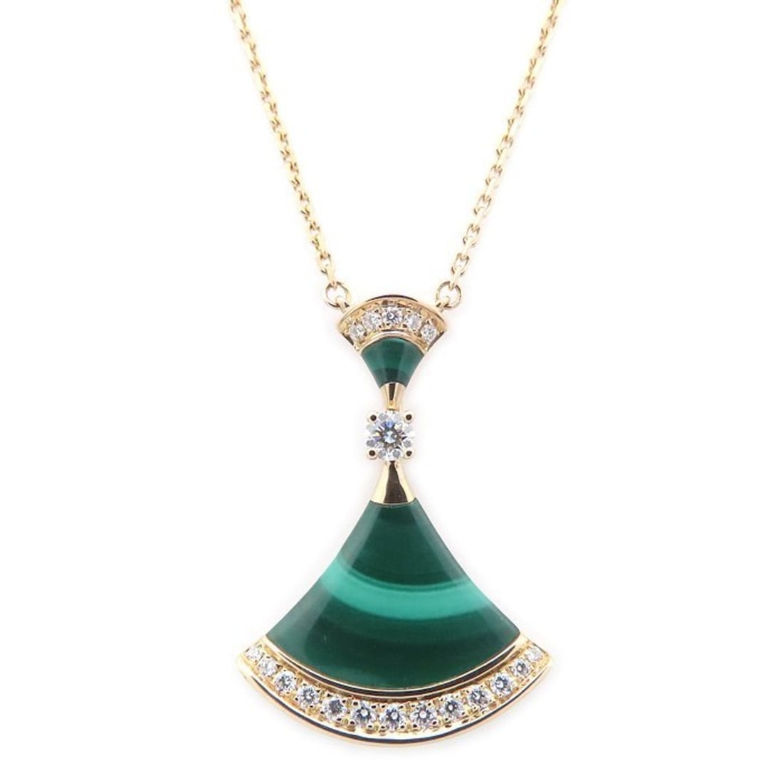 BVLGARI Diva's Dream Necklace with Malachite and Diamonds, 18KPG, Women's, 351143 295041: --- Catalog ---Category: SizeWeight: 7g / 0.24oz.Pendant Size: 27.4mm x 19.7mm / 1.07'' x 0.77''Neck Circumference: 41 cm - 43.5 cm / 16.14'' - 17.12''Category: DesignStone: Diamond, MalachiteGender: