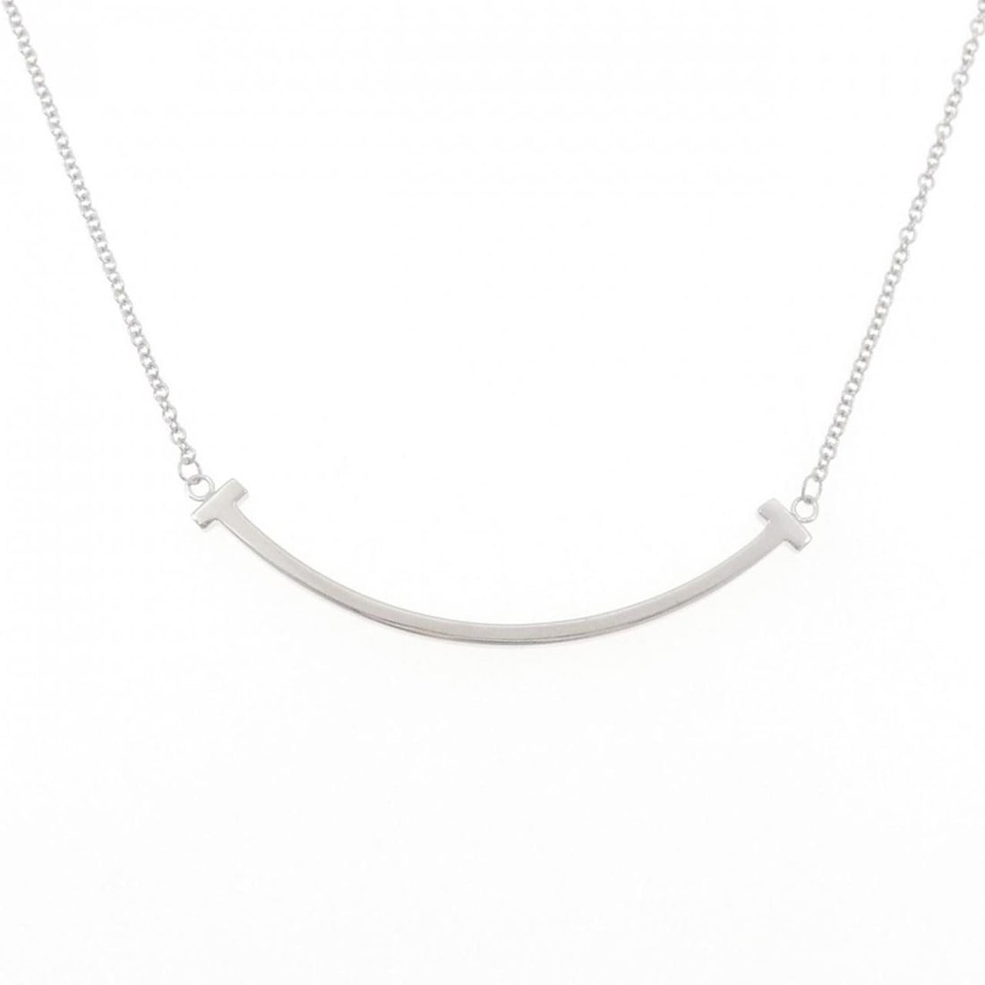 Tiffany T Smile Small Necklace: --- Catalog ---Category: SizePendant Size: 3.5mm x 36.9mm / 0.13'' x 1.45''Neck Circumference: 41 cm - 46 cm / 16.14'' - 18.11''Category: DesignGender: WomenMaterial: White gold (18K)Pendant Type: Pen