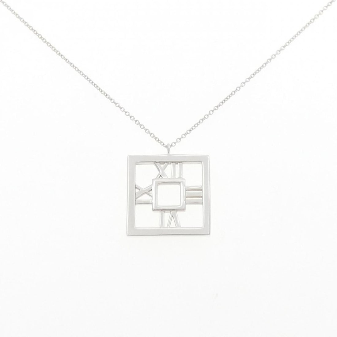Tiffany Atlas Square Necklace: --- Catalog ---Category: SizePendant Size: 18.5mm x 18.5mm / 0.72'' x 0.72''Neck Circumference: 41 cm / 16.14''Category: DesignColor: SilverGender: WomenMaterial: Silver 925Pendant Type:
