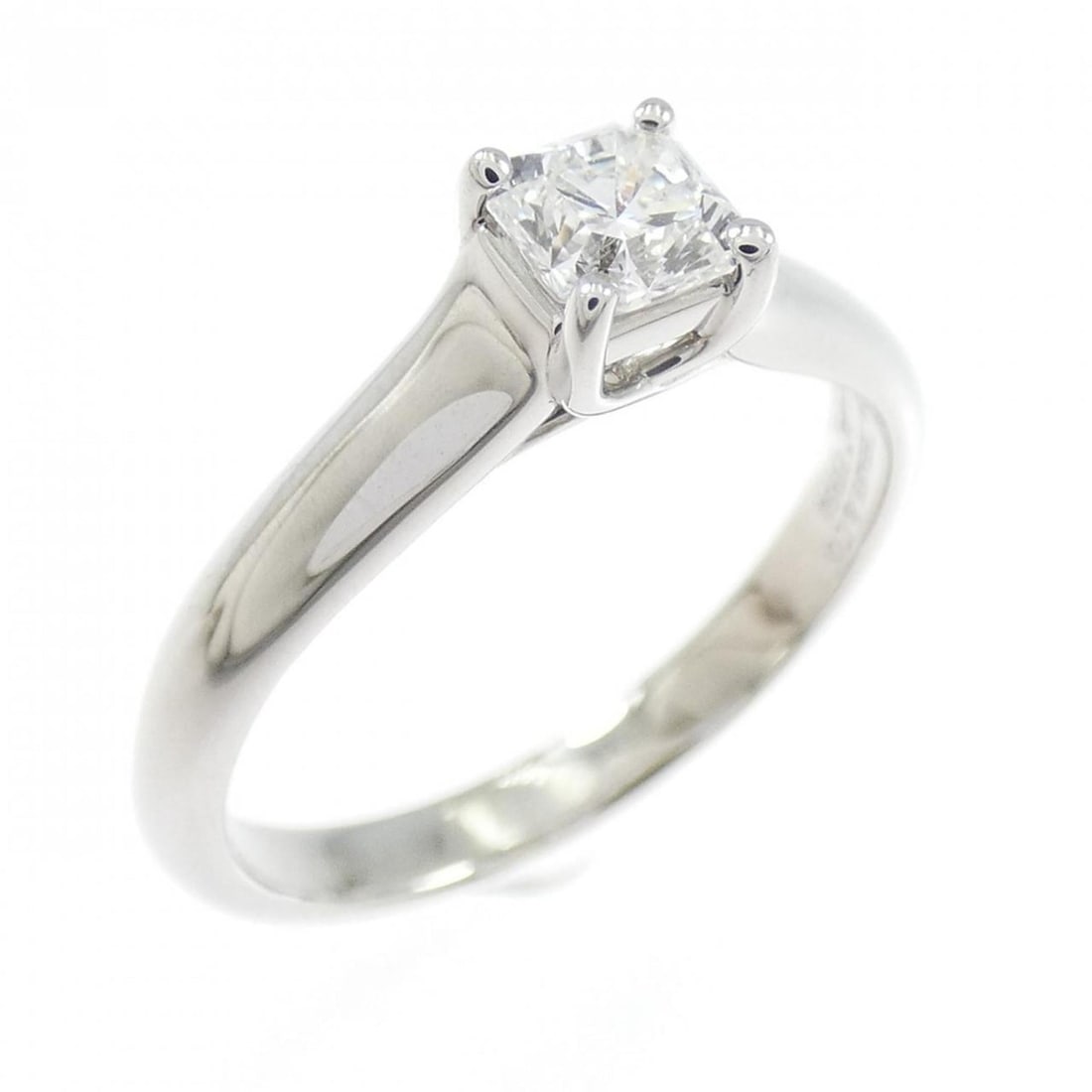 Tiffany Lucida Ring 0.32ct E VVS2: --- Catalog ---Category: DesignType: Anniversary ringGender: WomenMaterial: Platinum 950Category: GeneralBrand: Tiffany--- Item List ---Section: ConditionRanking: Rank A Used - A few traces of usage,