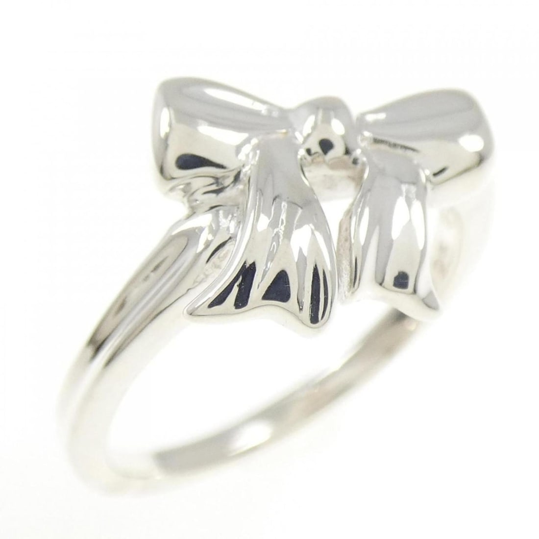 Tiffany 925 ring: --- Catalog ---Category: SizeJP Size: 10.5US Size: 5.5Category: DesignType: Band ringGender: WomenMaterial: Silver 925Category: GeneralBrand: Tiffany--- Item List ---Section: ConditionRanking: Rank A