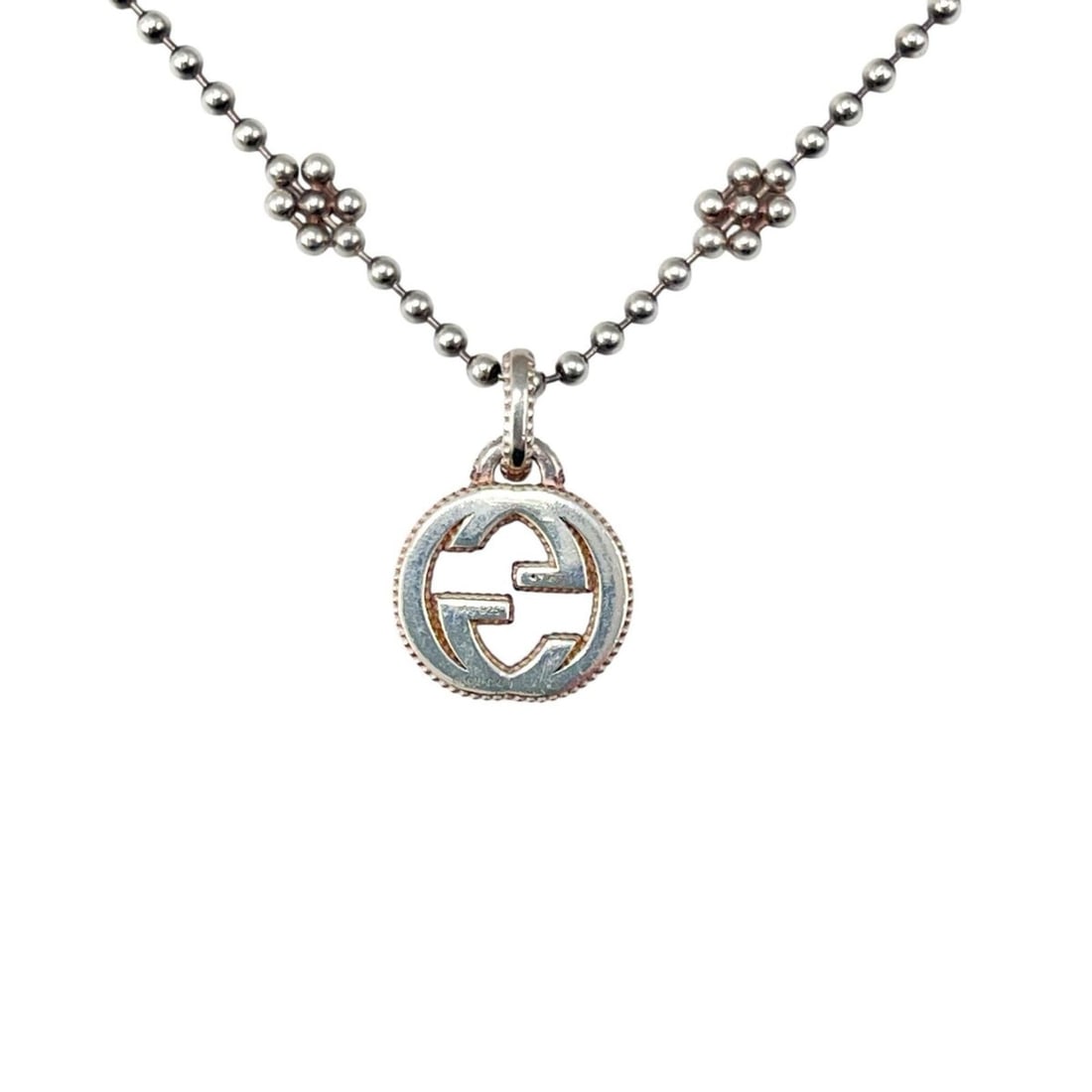 Gucci Interlocking G Necklace in Silver 925: --- Catalog ---Category: SizePendant Size: 13mm x 12mm / 0.51'' x 0.47''Neck Circumference: 42 cm / 16.53''Category: DesignColor: SilverGender: Men,WomenMaterial: Silver 925Necklace Type: