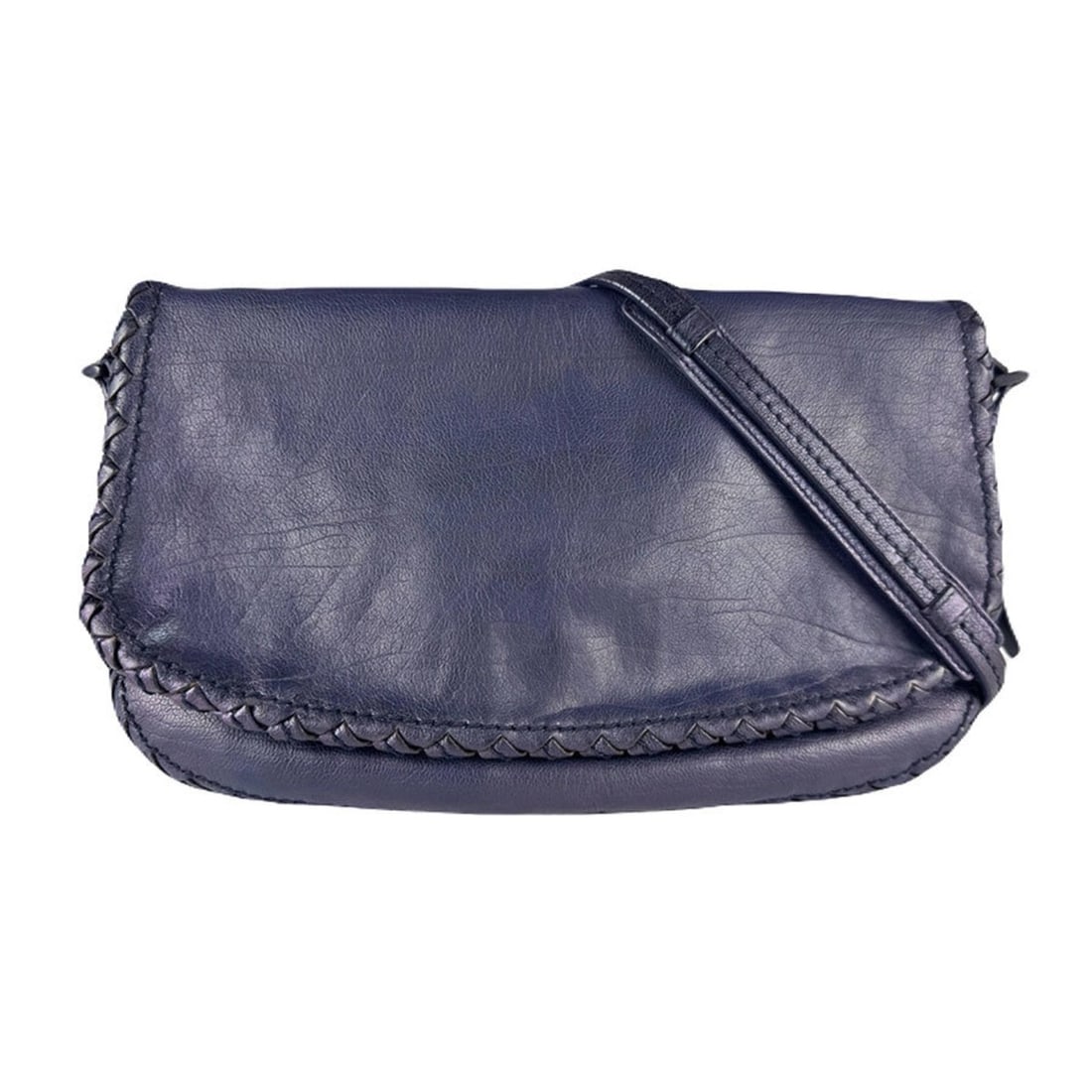 Bottega Veneta Women's Intrecciato Leather Shoulder Bag in Metallic Navy (z8622): --- Catalog ---Category: SizeSize (HxWxD): 17cm x 28cm x 10cm / 6.69'' x 11.02'' x 3.93''Strap Length: 148cm / 58.26''Category: DesignType: Shoulder bagColor: Metallic navyGender: WomenClosure: Magnet