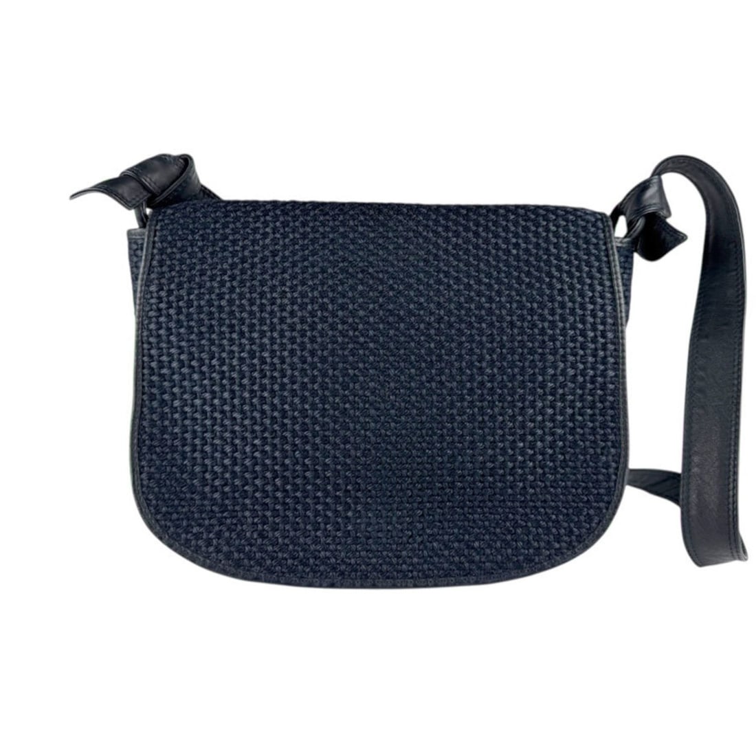 Bottega Veneta Leather Shoulder Bag, Navy Blue, Unisex, Z8595: --- Catalog ---Category: SizeSize (HxWxD): 24cm x 30cm x 7cm / 9.44'' x 11.81'' x 2.75''Strap Length: 103cm / 40.55''Category: DesignType: Shoulder bagColor: NavyGender: Unisex,Men,WomenClosure: Magne