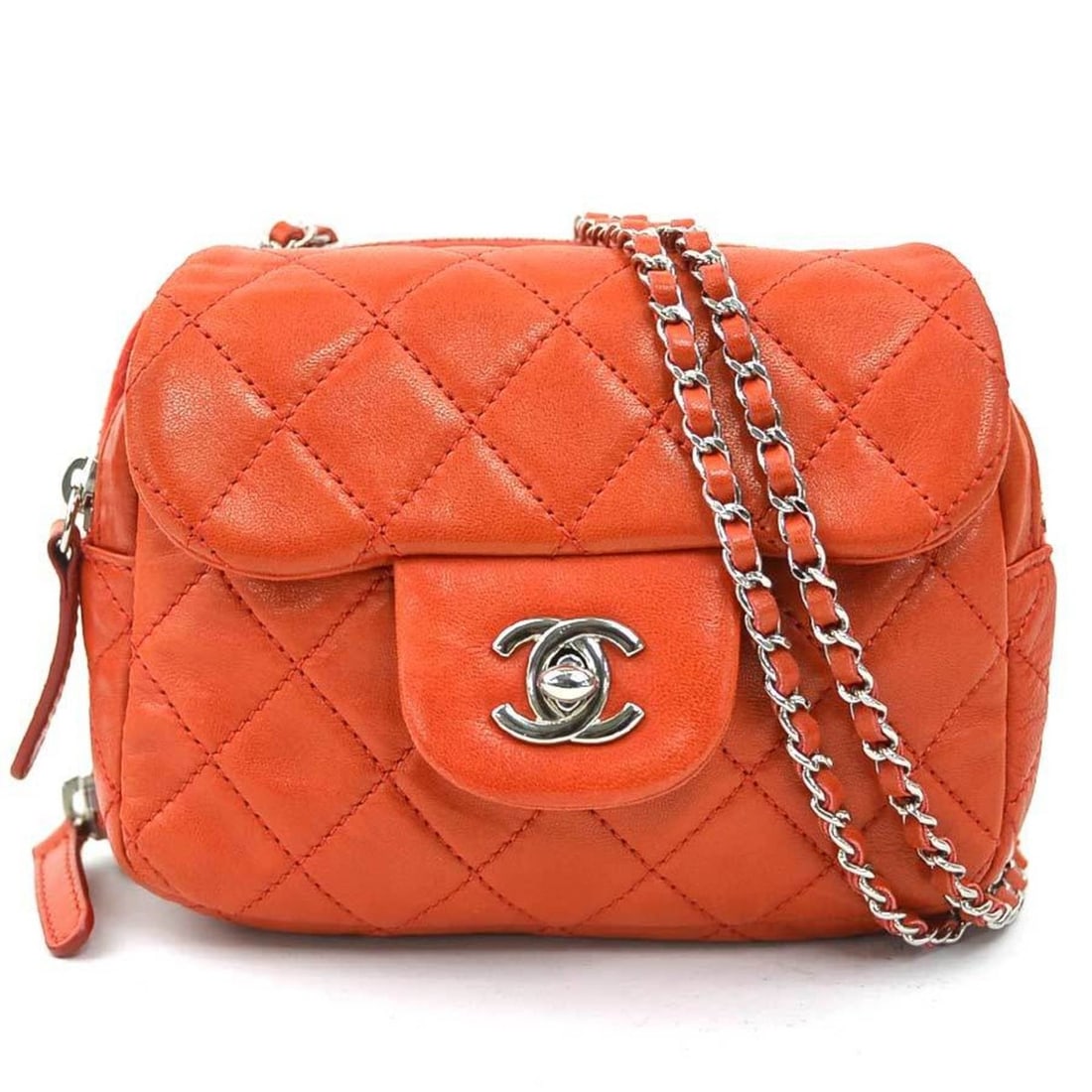CHANEL Matelasse Shoulder Bag in Red Orange and Silver, Women's, e61481a: --- Catalog ---Category: SizeSize (HxWxD): 12cm x 17cm x 6cm / 4.72'' x 6.69'' x 2.36''Category: DesignType: Shoulder bagColor: Red orangeGender: WomenMaterial: Leather Category: GeneralBrand: