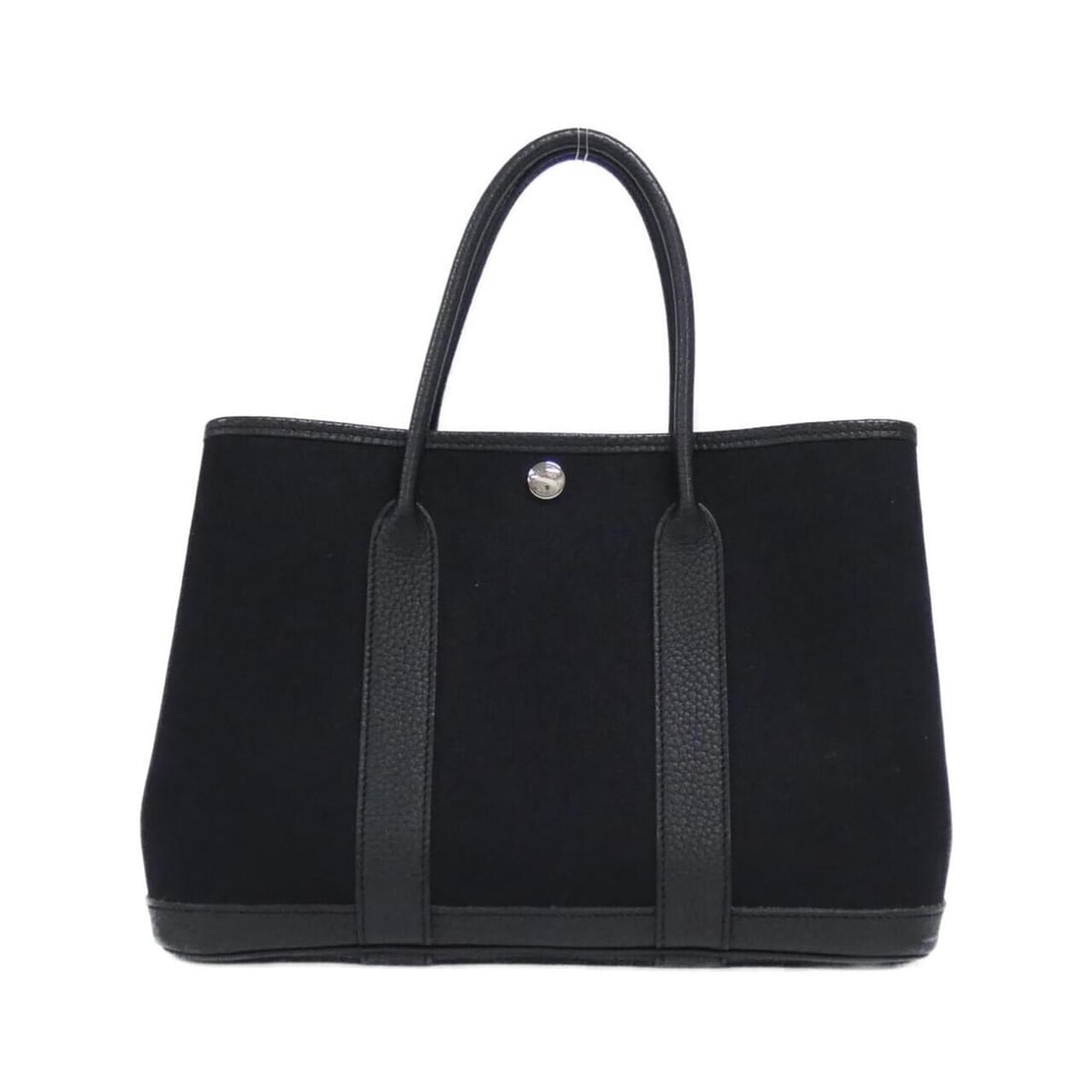 Hermes Garden Party 051551CK Handbag: --- Catalog ---Category: SizeSize (HxWxD): 21cm x 30cm x 14cm / 8.26'' x 11.81'' x 5.51''Category: DesignType: HandbagColor: BlackGender: Women,MenMaterial: Toile officier , Negonda leather Hardware