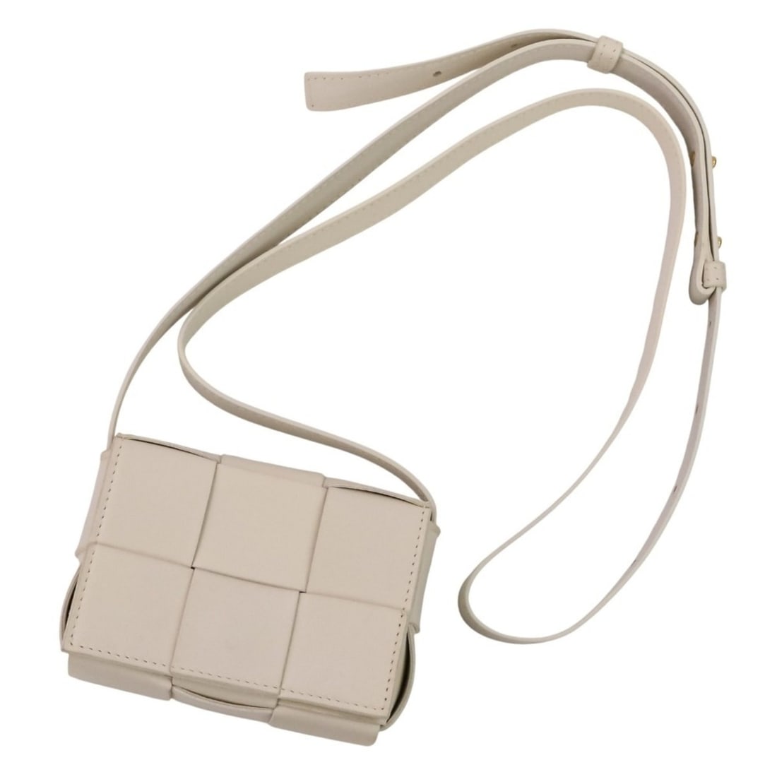 Bottega Veneta Cassette Calfskin Shoulder Bag 667048 VCQ72 White for Men and Women: --- Catalog ---Category: SizeSize (HxWxD): 9cm x 12.5cm x 4.5cm / 3.54'' x 4.92'' x 1.77''Category: DesignType: Shoulder bagColor: WhiteGender: Men,WomenMaterial: Leather Leather/Fur Type: CalfskinCat