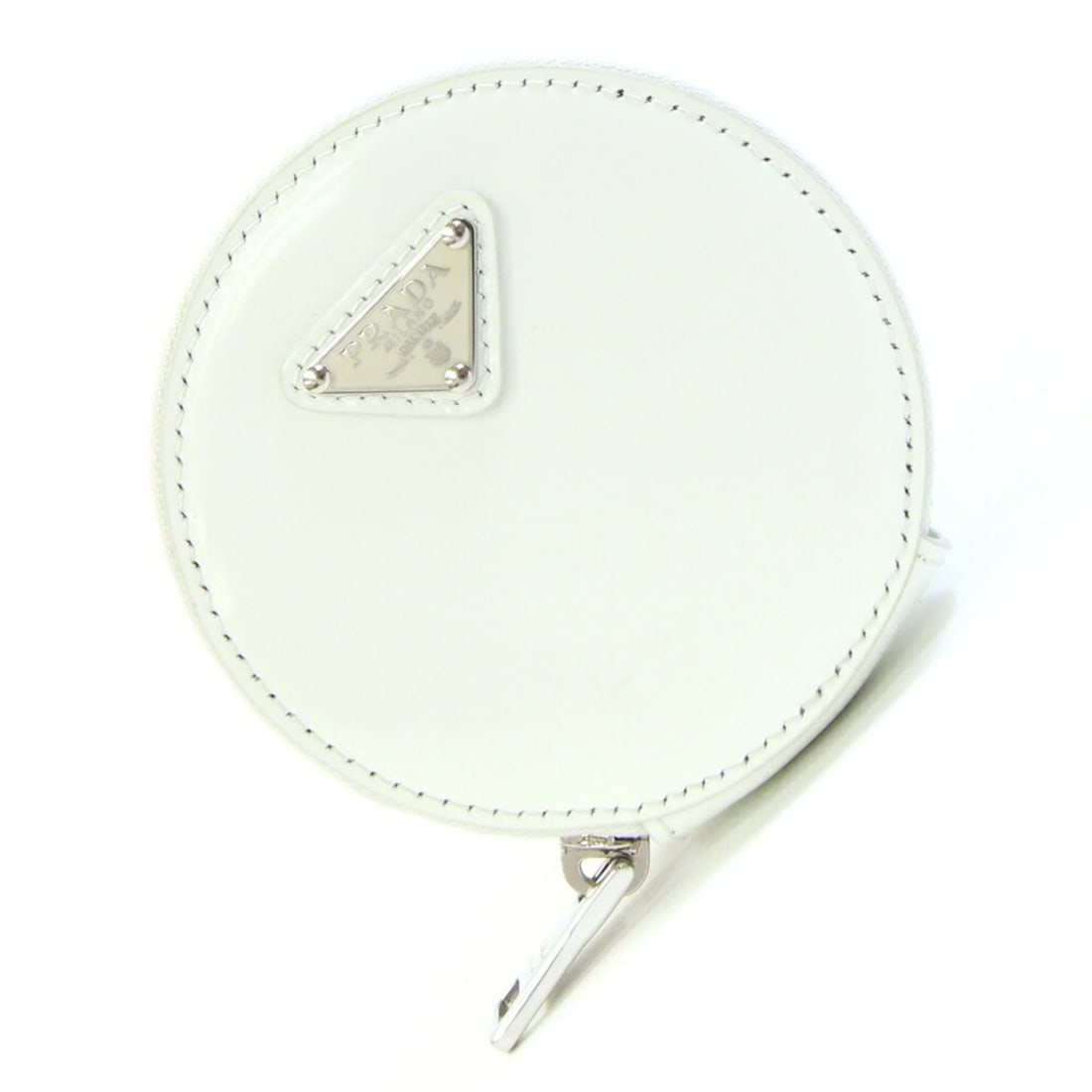 Prada Mini Pouch Wallet/Coin Case 1TL431 White Leather Coin Purse Accessory Bag Charm Round Keychain: --- Catalog ---Category: SizeSize (HxWxD): 8.5cm x 8.5cm x 2cm / 3.34'' x 3.34'' x 0.78''Category: DesignType: PouchColor: Silver, WhiteGender: Men,WomenMaterial: Leather Category: GeneralBrand: Prada