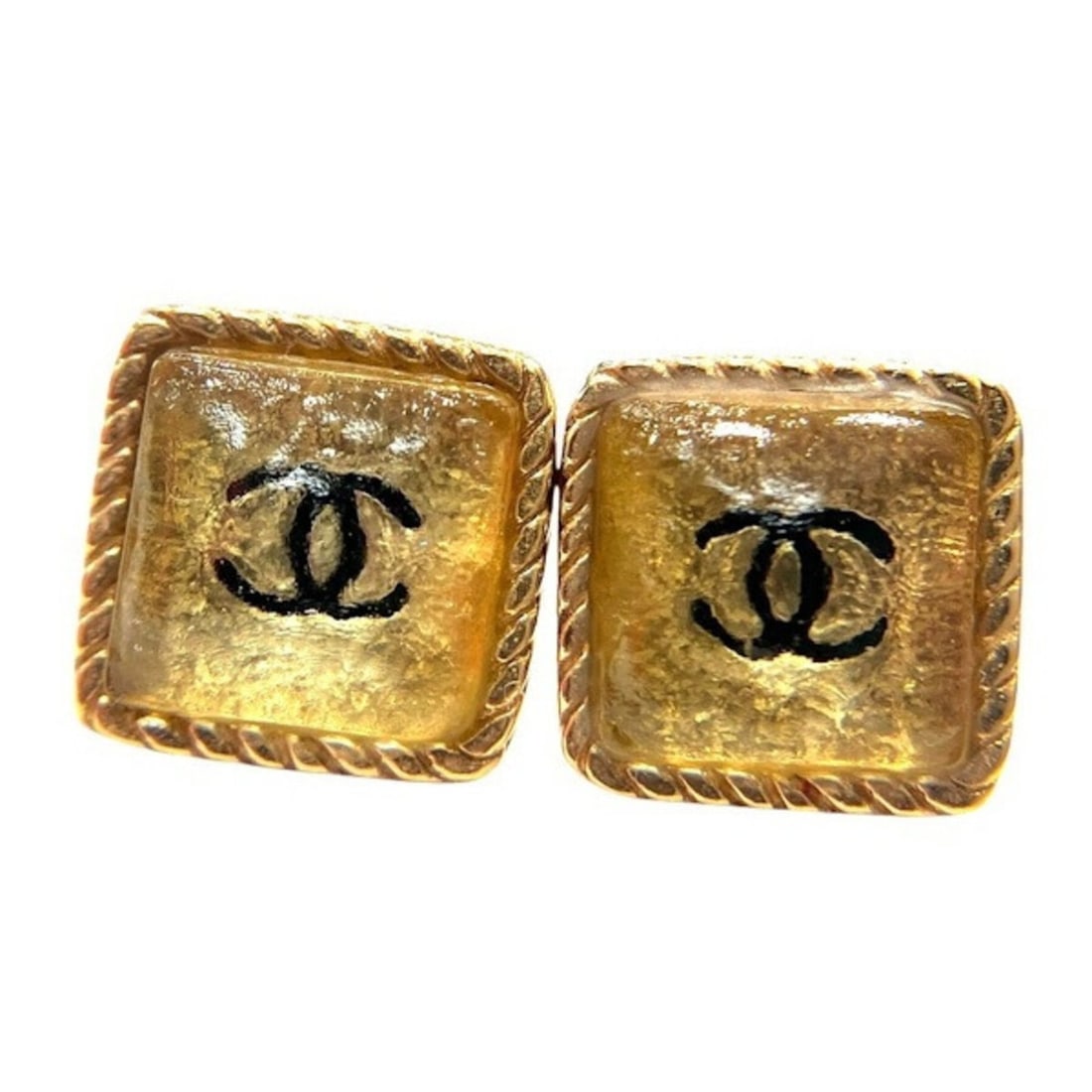 CHANEL Coco Mark Clear Stone Square Earrings for Women: --- Catalog ---Category: SizeSize (HxWxD): 13.00mm x 13.00mm / 0.51'' x 0.51''Category: DesignType: Stud earringsColor: GoldGender: WomenMaterial: Gold platingCategory: GeneralBrand: Chanel--- Item Li
