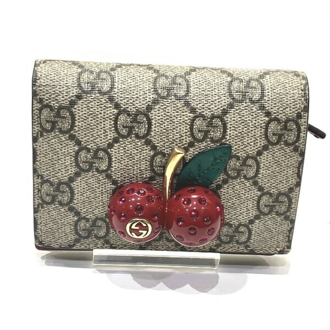 Gucci GG Supreme 476050 Cherry Bifold Wallet for Women: --- Catalog ---Category: SizeSize (HxWxD): 8cm x 11cm x 3cm / 3.14'' x 4.33'' x 1.18''Category: DesignType: Wallet (bi-fold)Color: Beige, Red colorGender: WomenMaterial: GG Supreme , Canvas , Leather
