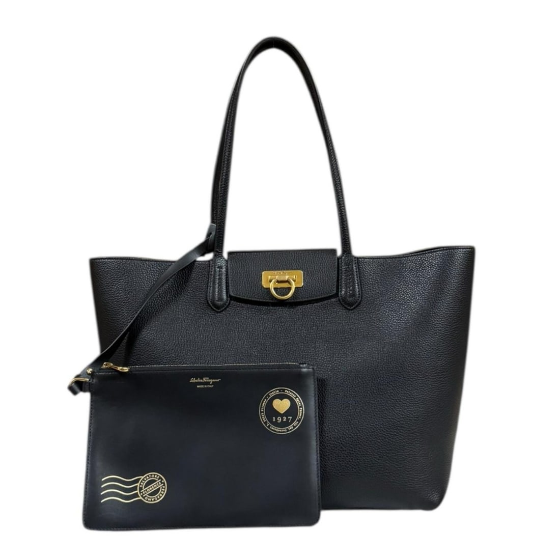 Pre-owned Salvatore Ferragamo Gancini tote bag in black leather. Women's.: --- Catalog ---Category: SizeSize (HxWxD): 26.5cm x 42cm x 15cm / 10.43'' x 16.53'' x 5.9''Category: DesignType: Pouch, Tote bagColor: BlackGender: WomenMaterial: Leather Category: GeneralBrand: Salva