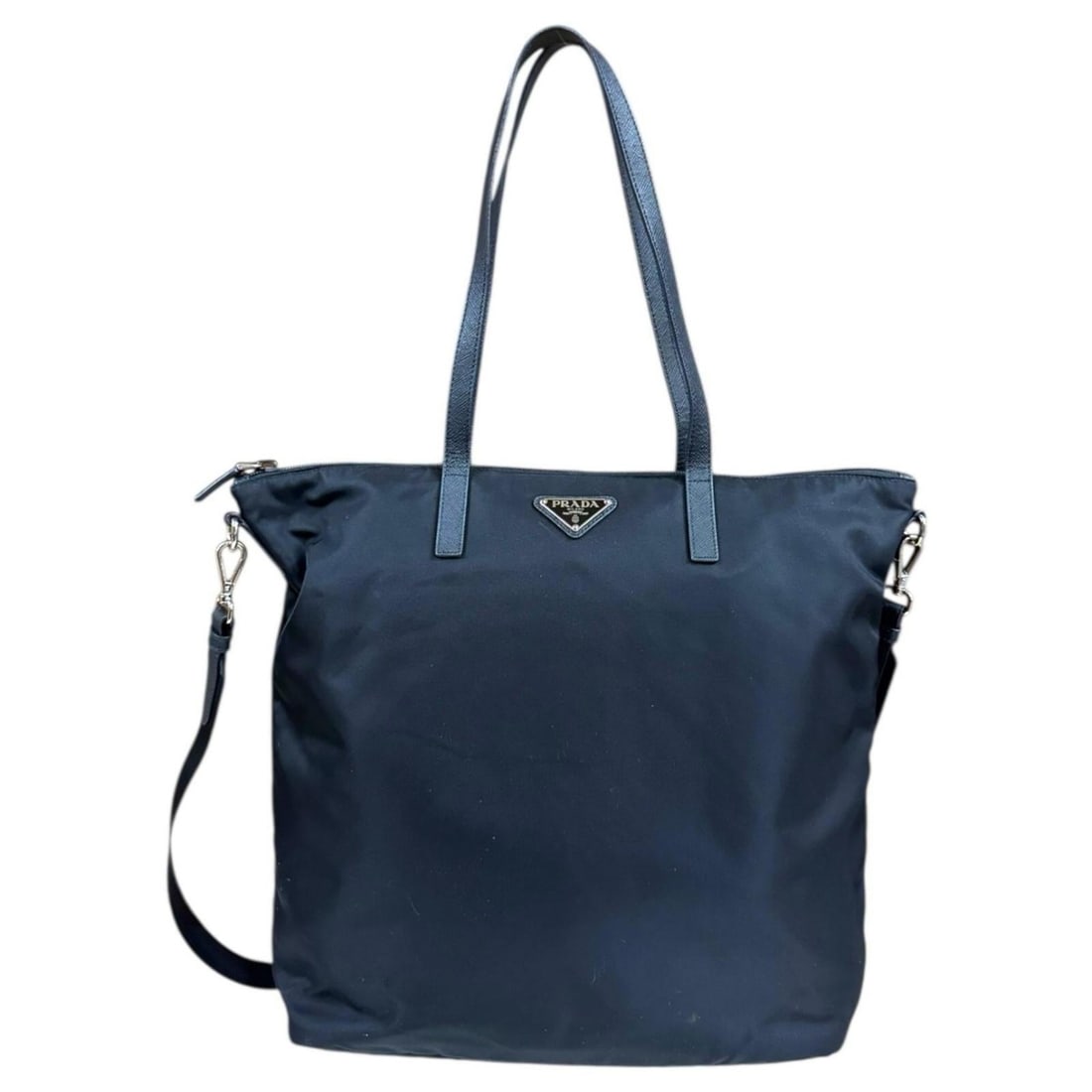 Pre-owned Prada Nylon 1BG189 Shoulder Bag in Black for Men: --- Catalog ---Category: SizeSize (HxWxD): 35cm x 41cm x 14cm / 13.77'' x 16.14'' x 5.51''Category: DesignType: Shoulder bagColor: Black, NeroGender: MenMaterial: Nylon Category: GeneralMPN: 1BG189Bra