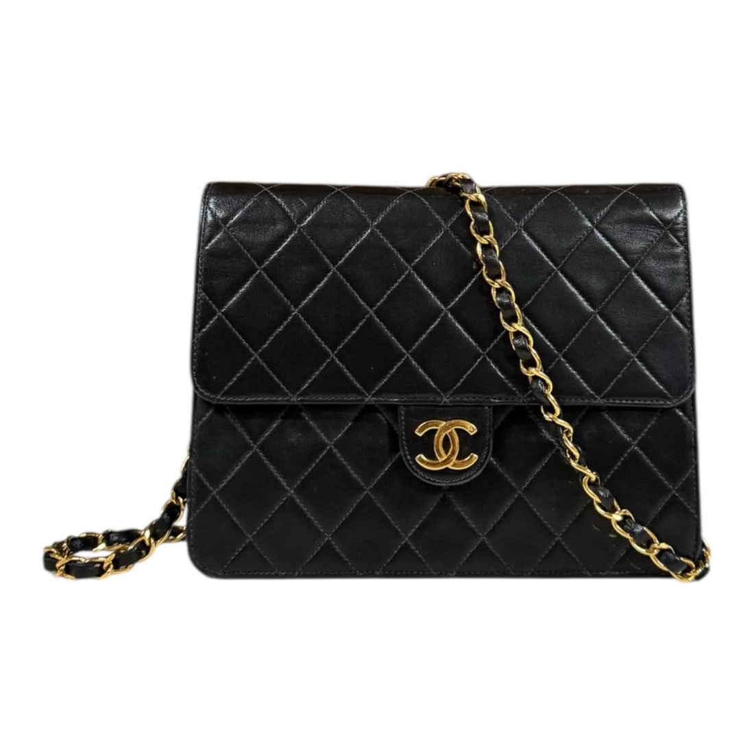 Chanel Matelasse Shoulder Bag, Black Lambskin, Women's, Pre-owned Chain: --- Catalog ---Category: SizeSize (HxWxD): 17cm x 22cm x 4cm / 6.69'' x 8.66'' x 1.57''Category: DesignType: Shoulder bagColor: BlackGender: WomenMaterial: Leather Leather/Fur Type: LambskinCategory: