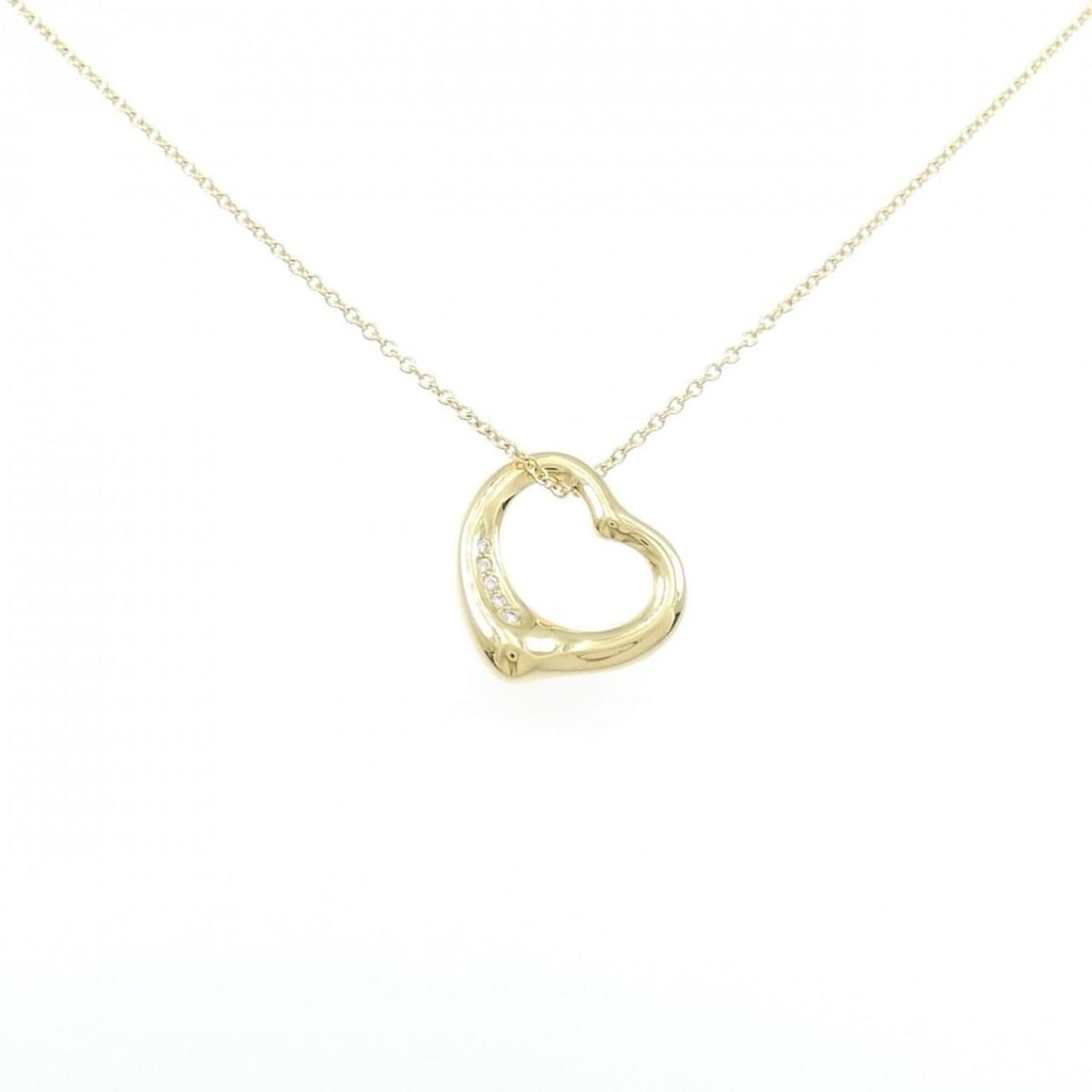 Tiffany Open Heart Necklace: --- Catalog ---Category: SizePendant Size: 15.5mm x 15.5mm / 0.61'' x 0.61''Neck Circumference: 41 cm / 16.14''Category: DesignColor: Yellow goldGender: WomenMaterial: Yellow goldPendant Type: Pendant