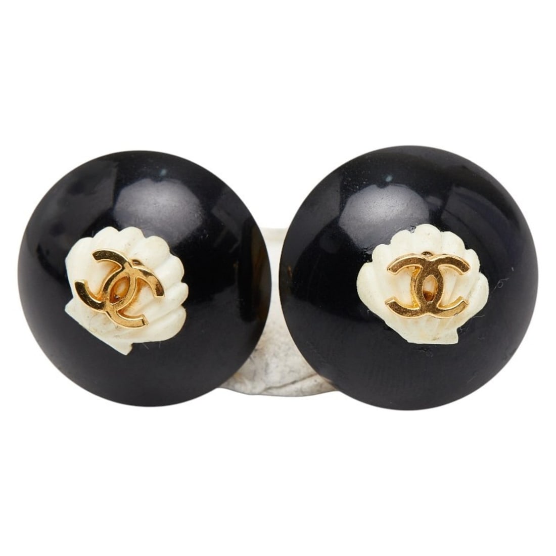 CHANEL Coco Mark Shell Vintage Earrings, Black Gold Plastic Plated, Women's: --- Catalog ---Category: SizeSize (HxWxD): 25.30mm x 25.30mm / 1.00'' x 1.00''Category: DesignType: Clip earringsColor: Black, GoldGender: WomenMaterial: Gold plating, PlasticCategory: GeneralBrand: C