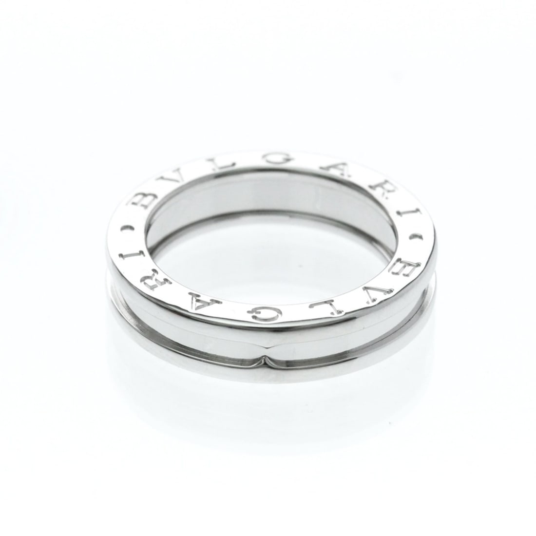 Bvlgari B.zero1 White Gold (18K) Fashion No Stone Band Ring Silver: --- Catalog ---Category: SizeWidth: 4.8mm / 0.19''Weight: 6.9g / 0.24oz.JP Size: 11US Size: 5 3/4Brand Size: 51Category: DesignType: Band ringColor: SilverMetal: White GoldStone: No StoneStyle: Fashio