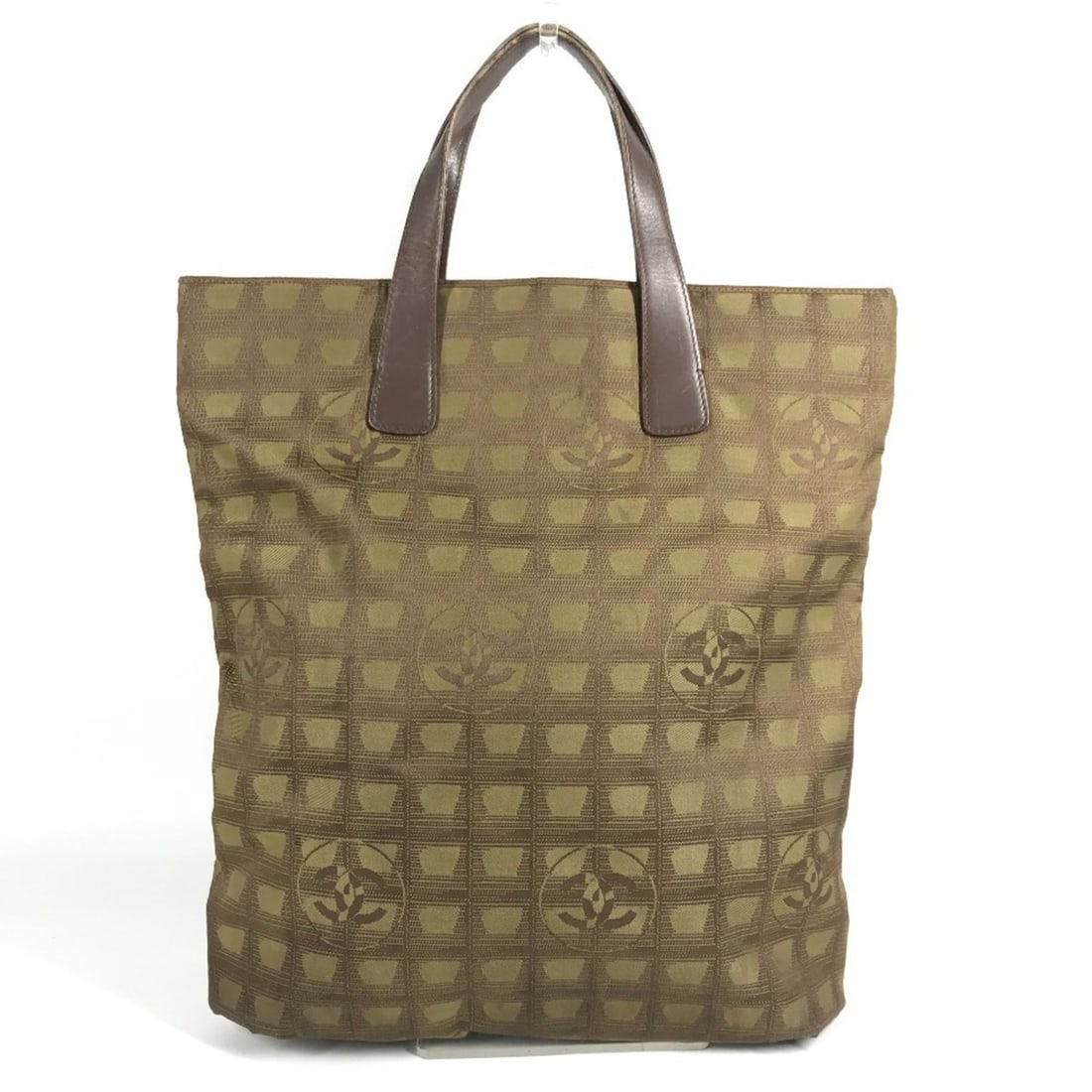 CHANEL New Travel Line Flat Tote Bag, Shopper Vertical Handbag, Nylon and Leather, Men's Women's,: --- Catalog ---Category: SizeSize (HxWxD): 39cm x 38cm / 15.35'' x 14.96''Category: DesignType: Handbag, Tote bagColor: KhakiGender: Men,WomenMaterial: Nylon , Leather Category: GeneralBrand: ChanelCo