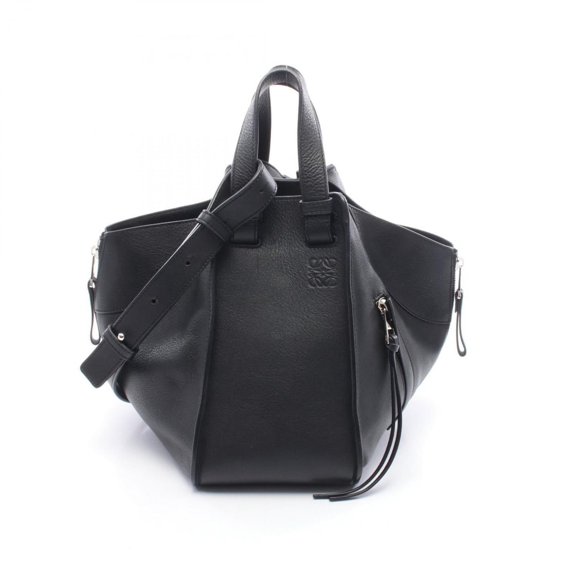 LOEWE HAMMOCK SMALL Hammock Small Handbag, Leather, Women's, Black: --- Catalog ---Category: SizeSize (HxWxD): 25cm x 14cm x 25cm / 9.84'' x 5.51'' x 9.84''Strap Length: 77cm - 93cm / 30.31'' - 36.61''Handle Length: 27cm / 10.62''Category: DesignType: HandbagColor: