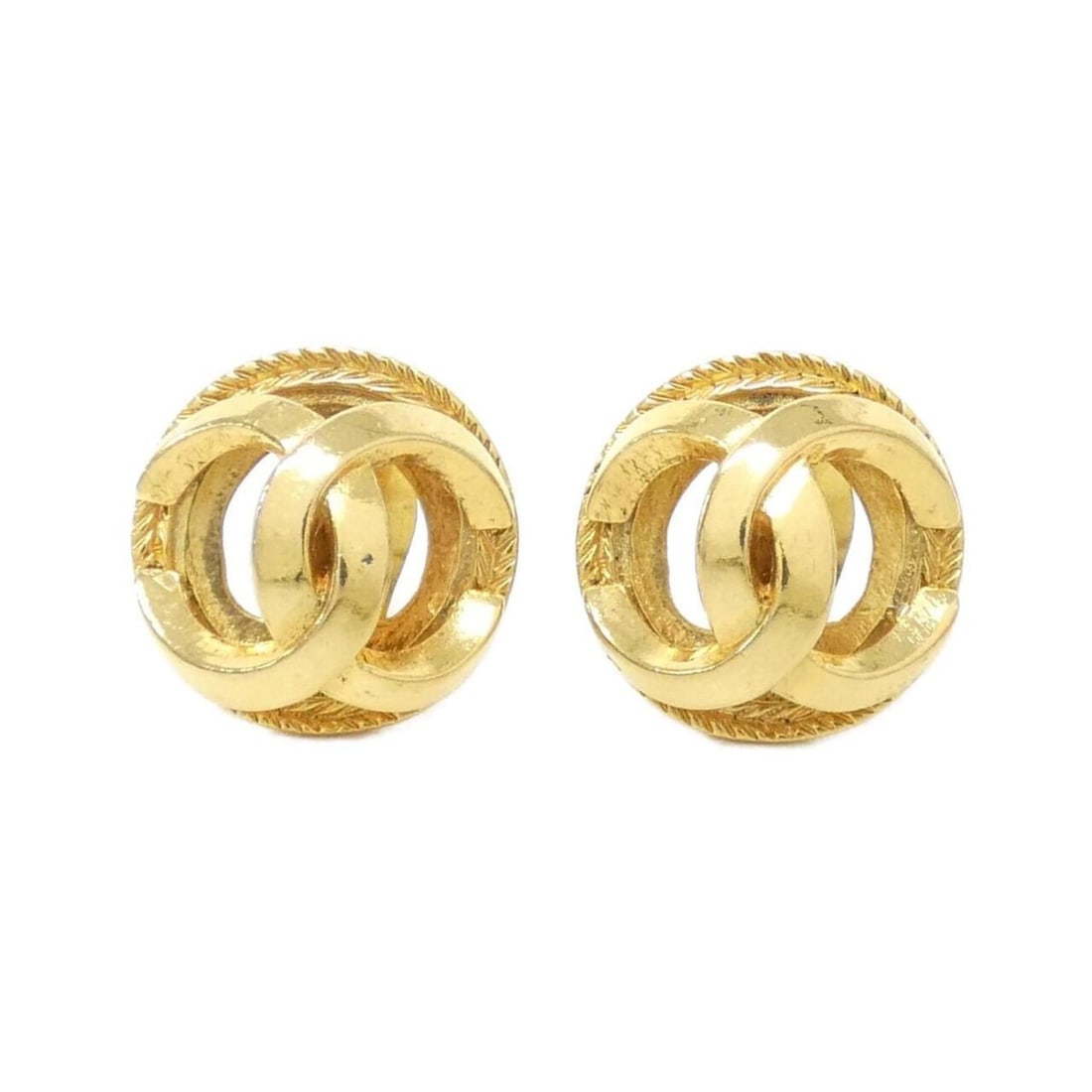 Chanel Earrings: --- Catalog ---Category: SizeSize (HxWxD): 25.00mm x 25.00mm / 0.98'' x 0.98''Category: DesignType: Clip earringsColor: GoldGender: WomenCategory: GeneralBrand: Chanel--- Item List ---Section: