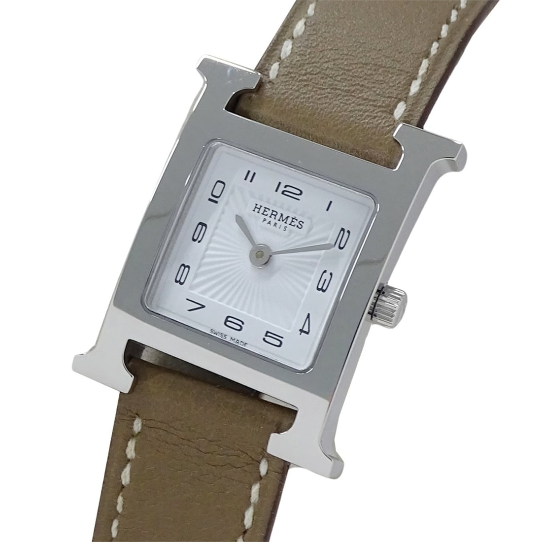 Hermès H Watch Women's Quartz QZ Stainless Steel with Leather Strap HH1.210 Silver White Polished: --- Catalog ---Category: SizeWrist Size: 15.5cm - 18cm / 6.1'' - 7.08''Case Diameter: 21mm / 0.83''Category: DesignType: WristwatchGender: WomenColor (Dial): WhiteMaterial (Band): Leather, Stainless s