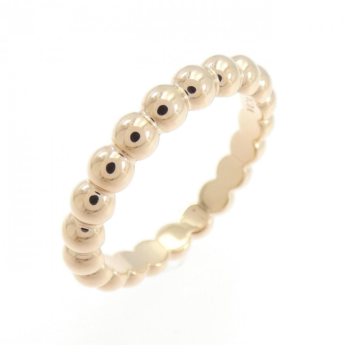 Van Cleef & Arpels Perlée Medium Ring: --- Catalog ---Category: SizeUS Size: 3.5Brand Size: 46Category: DesignType: Band ringGender: WomenMaterial: Pink gold (18K)Category: GeneralMPN: VCARO3Y500Brand: Van Cleef & Arpels--- Item List