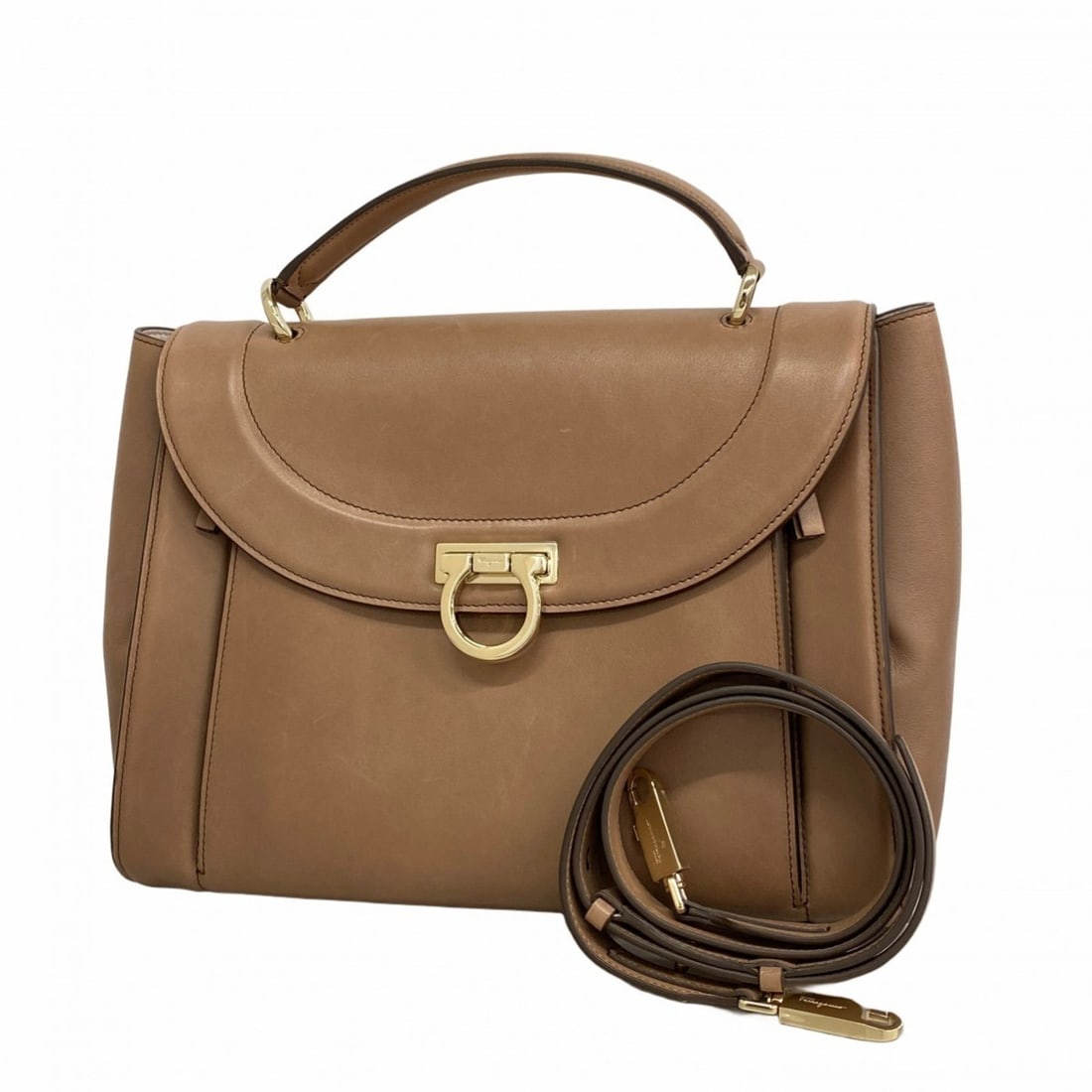 Salvatore Ferragamo Gancini Leather Handbag in Brown Champagne, 2-Way Bag for Women: --- Catalog ---Category: SizeSize (HxWxD): 27cm x 31.5cm x 13cm / 10.62'' x 12.4'' x 5.11''Category: DesignType: HandbagColor: BrownGender: WomenMaterial: Leather Hardware Color: Champagne goldCategor