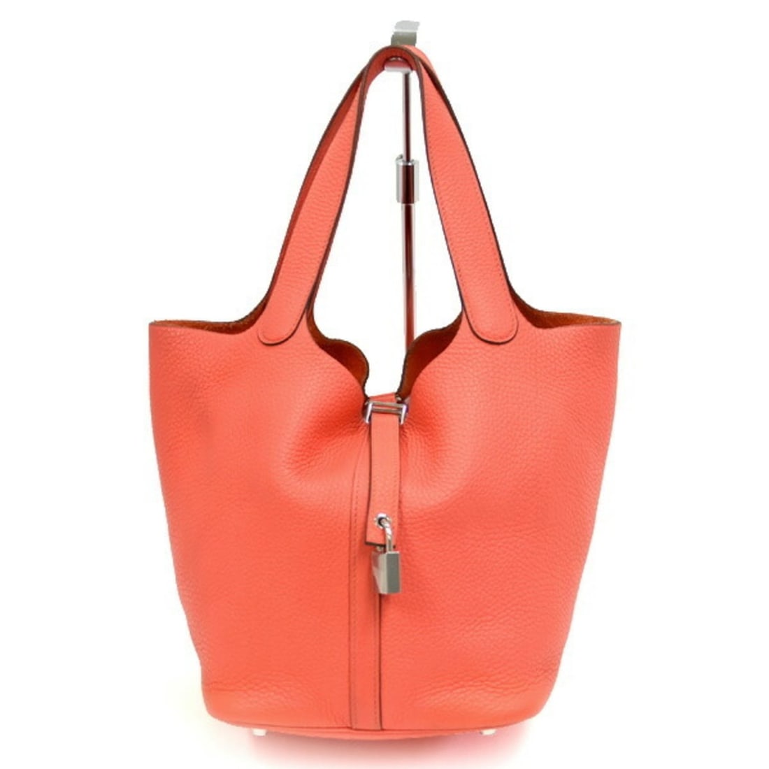 Hermes Hermès Picotin Lock 22mm Taurillon Clemence Leather Handbag with Y Stamp, Coral Pink: --- Catalog ---Category: SizeSize (HxWxD): 21cm x 22cm x 17cm / 8.26'' x 8.66'' x 6.69''Category: DesignType: HandbagColor: Coral pink, PinkGender: WomenMaterial: Taurillon clemence leather Category: