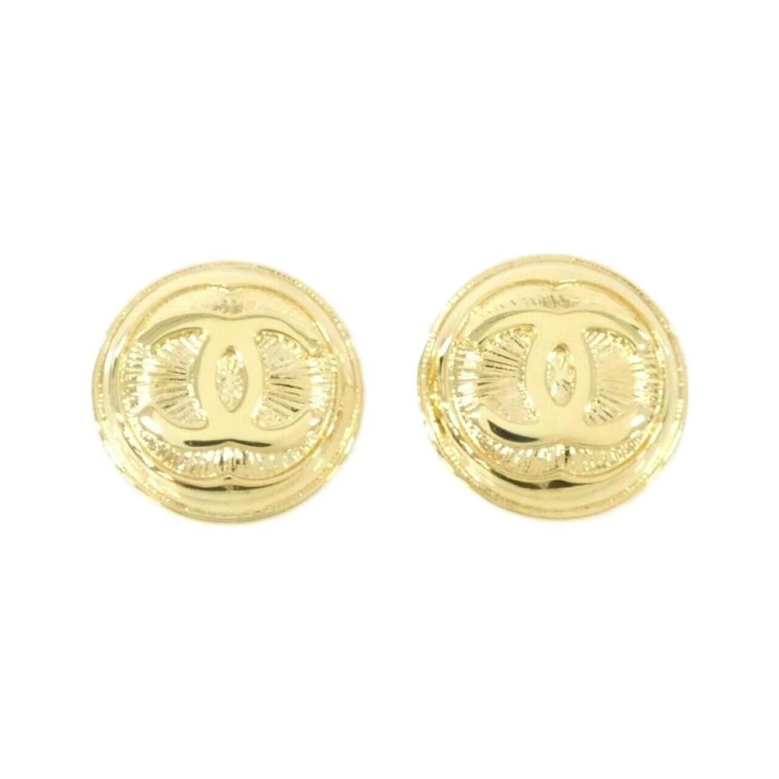 Chanel earrings: --- Catalog ---Category: SizeSize (HxWxD): 16.00mm x 16.00mm / 0.63'' x 0.63''Category: DesignColor: GoldGender: WomenCategory: GeneralBrand: Chanel--- Item List ---Section: ConditionRanking: Rank A
