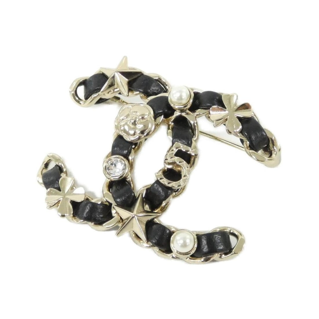 Chanel AB4726 Brooch: --- Catalog ---Category: SizeSize (HxWxD): 4cm x 3cm / 1.57'' x 1.18''Category: DesignType: BroochColor: Black, WhiteGender: WomenMaterial: LeatherCategory: GeneralMPN: AB4726Brand: Chanel--- Item Lis