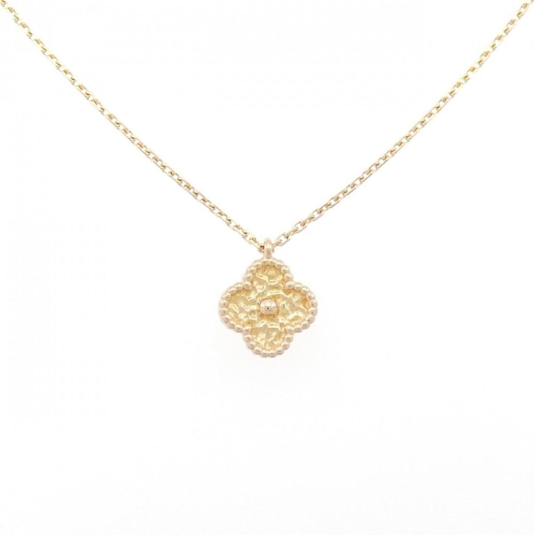 Van Cleef & Arpels Sweet Alhambra Necklace: --- Catalog ---Category: SizePendant Size: 9.2mm x 9.2mm / 0.36'' x 0.36''Neck Circumference: 39 cm - 41 cm / 15.35'' - 16.14''Category: DesignGender: WomenMaterial: Pink gold (18K)Pendant Type: Penda