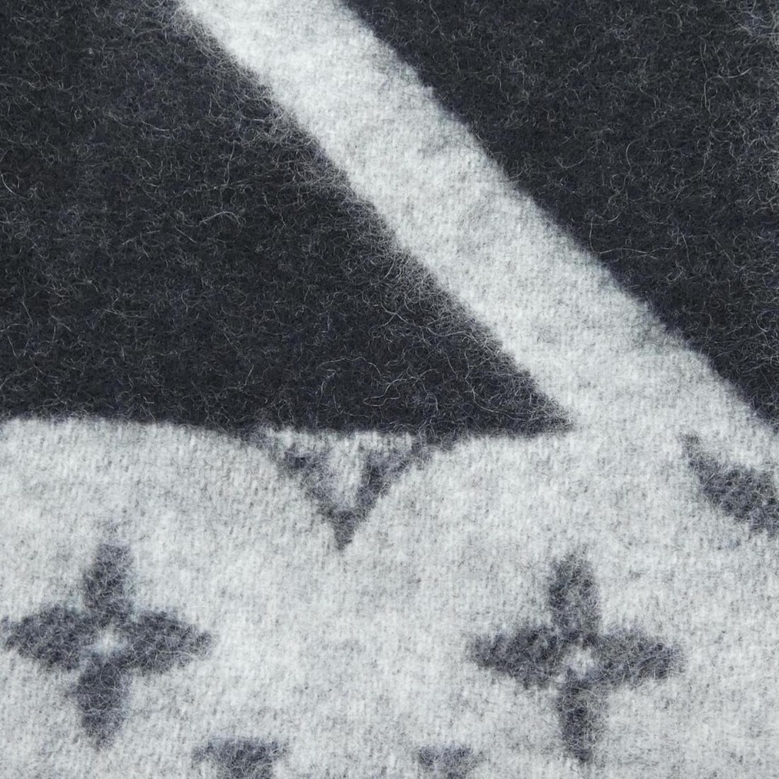 Louis Vuitton LV Split M70924 Scarf - 4