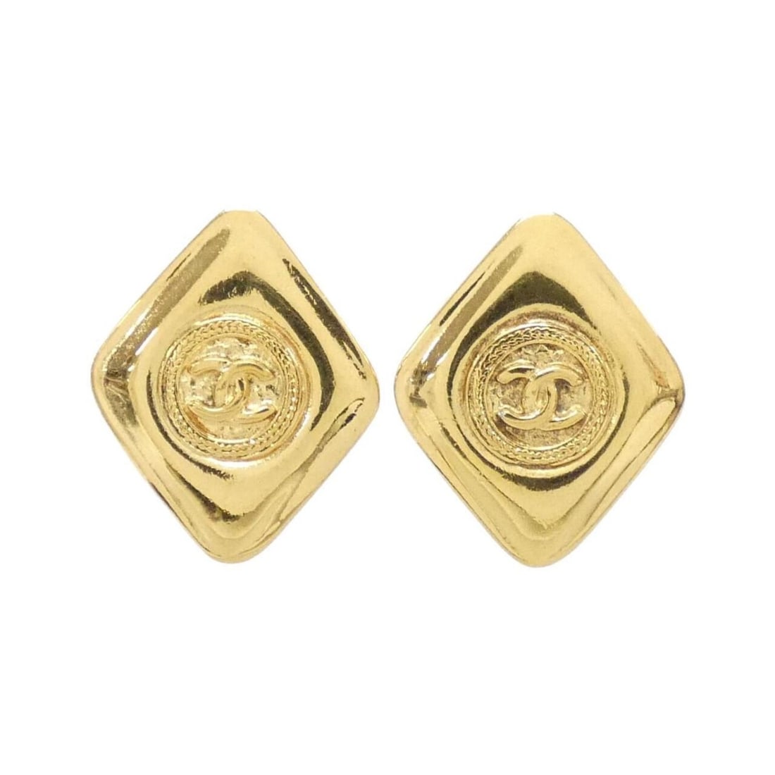 Chanel Earrings: --- Catalog ---Category: SizeSize (HxWxD): 35.00mm x 28.00mm / 1.38'' x 1.10''Category: DesignType: Clip earringsColor: GoldGender: WomenCategory: GeneralBrand: Chanel--- Item List ---Section: Conditi