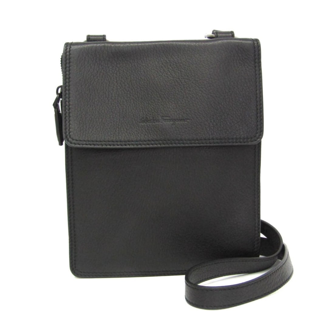 Salvatore Ferragamo Bi-fold Storage Bag FZ-24 A392 Men,Women Leather,Nylon Shoulder Bag,Tote Bag: --- Catalog ---Category: SizeSize (HxWxD): 35cm x 43cm x 15cm / 13.77'' x 16.92'' x 5.9''Strap Length: 120cm - 130cm / 47.24'' - 51.18''Handle Length: 35cm / 13.77''Category: DesignType: Shoulder bag,